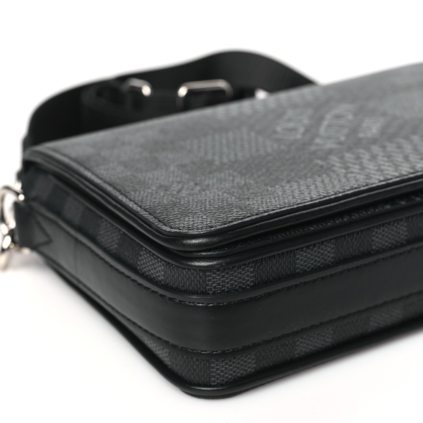 Damier Graphite 3D Studio Messenger