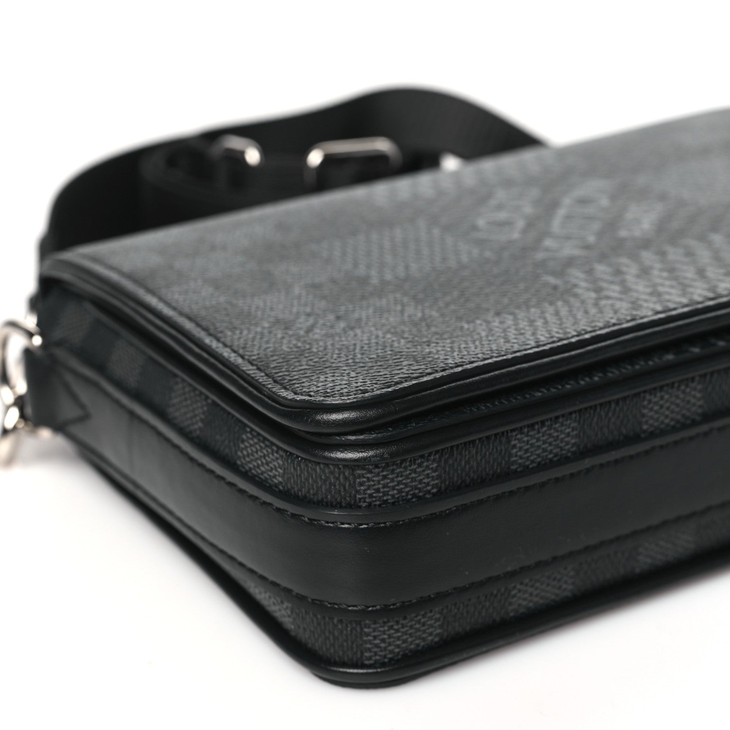 Louis Vuitton Damier Graphite 3D Studio Messenger 8 of 9
