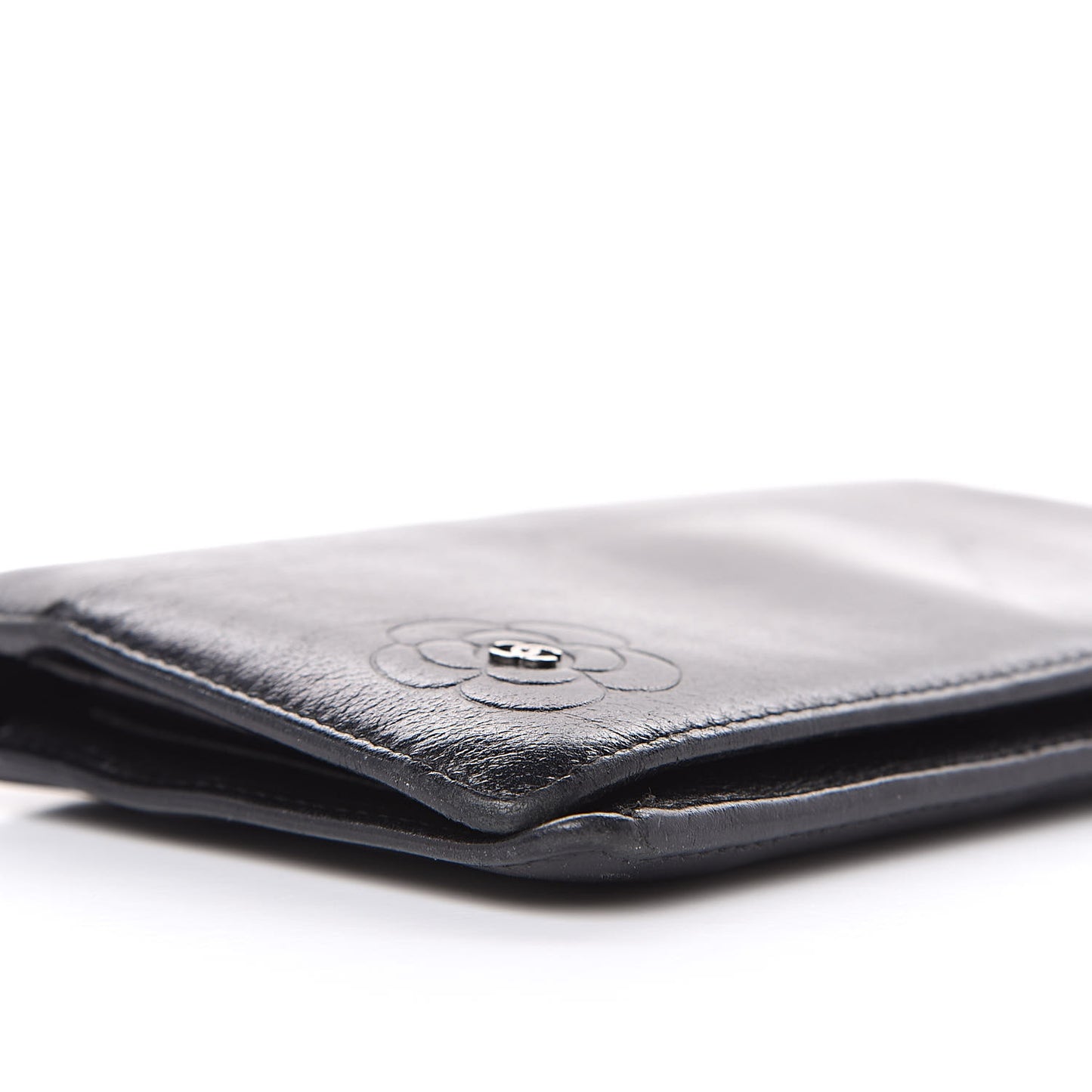 Goatskin Camellia Embossed Yen Wallet Black