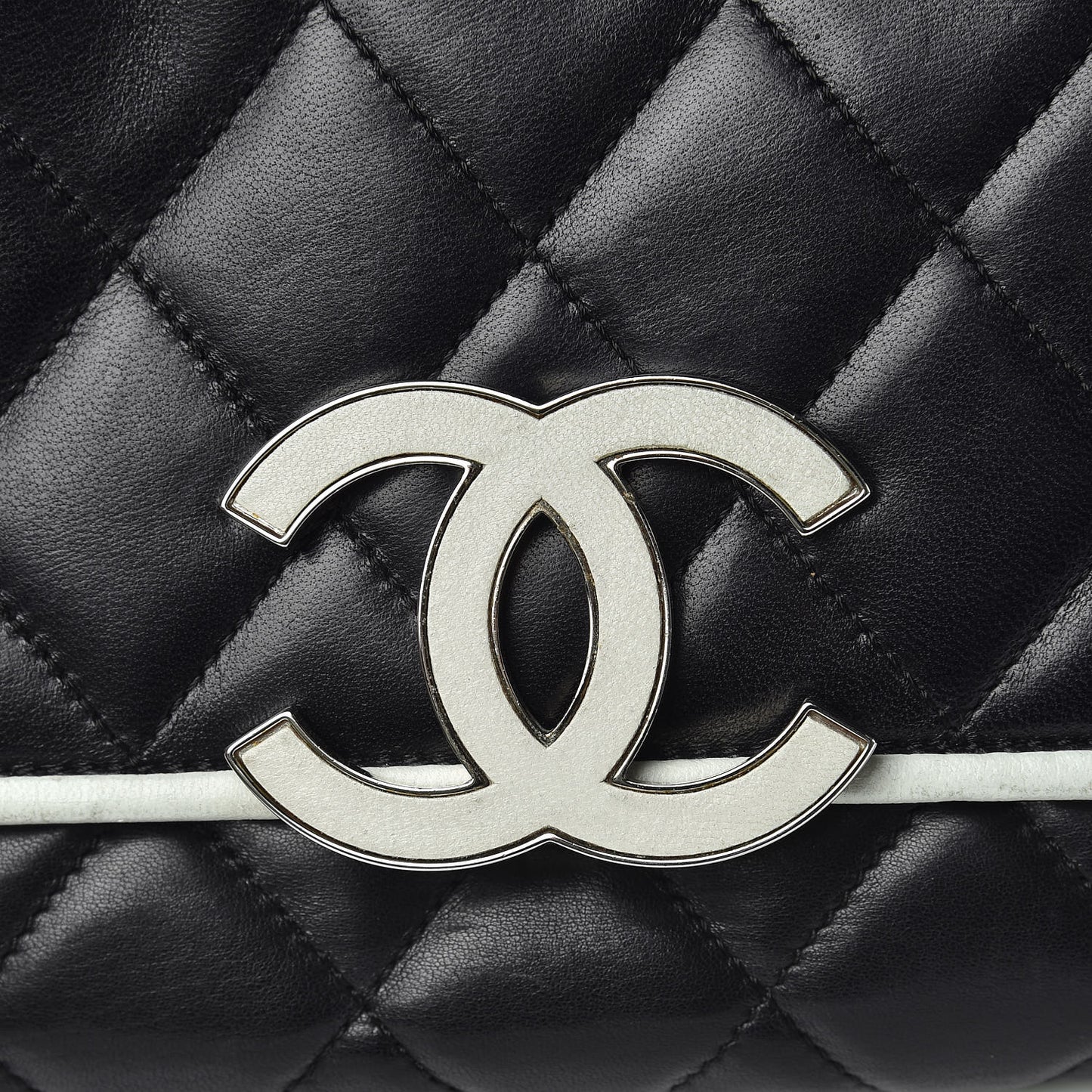 Lambskin Quilted Flap Black White