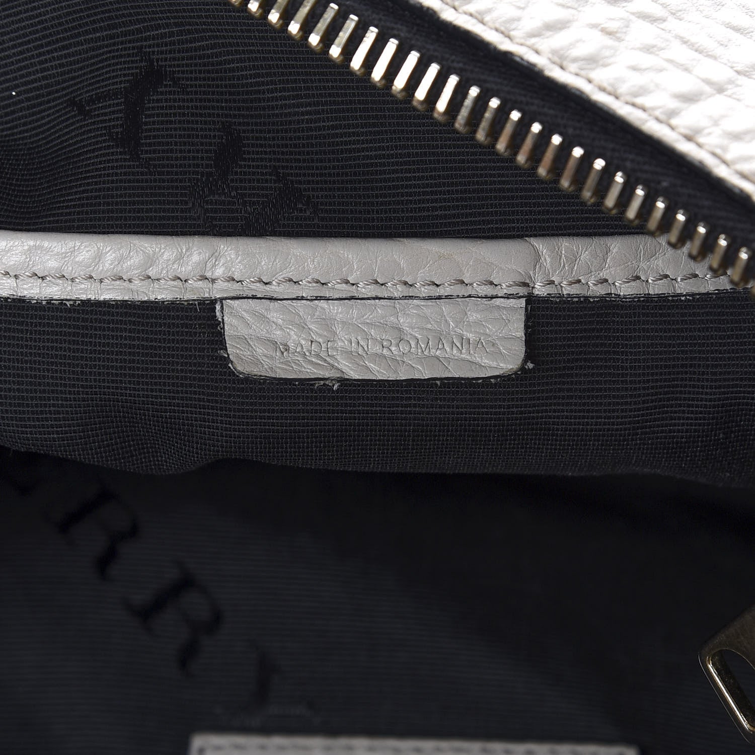 Burberry Signature Grain Calfskin Medium Hobo Pale Grey 8 of 13