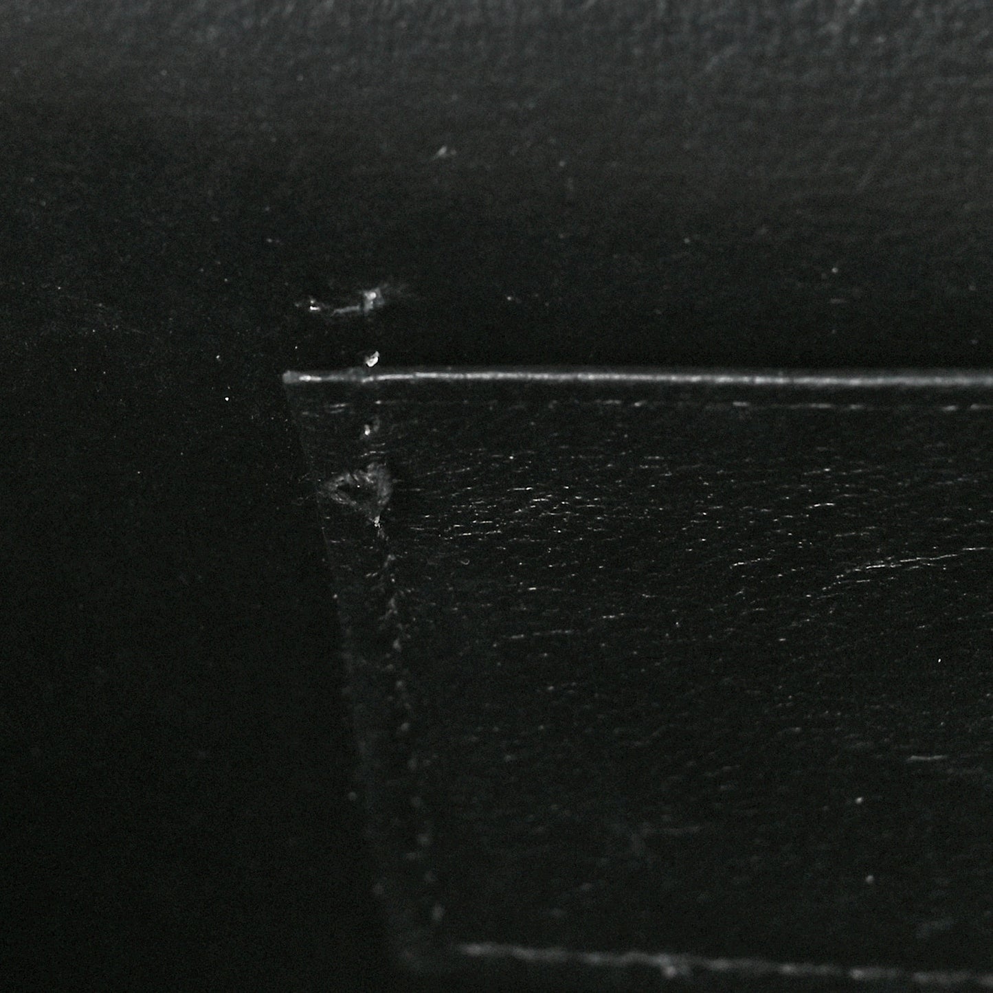 Grained Calfskin Logo Cash Phone Holder Wallet On Chain Black White