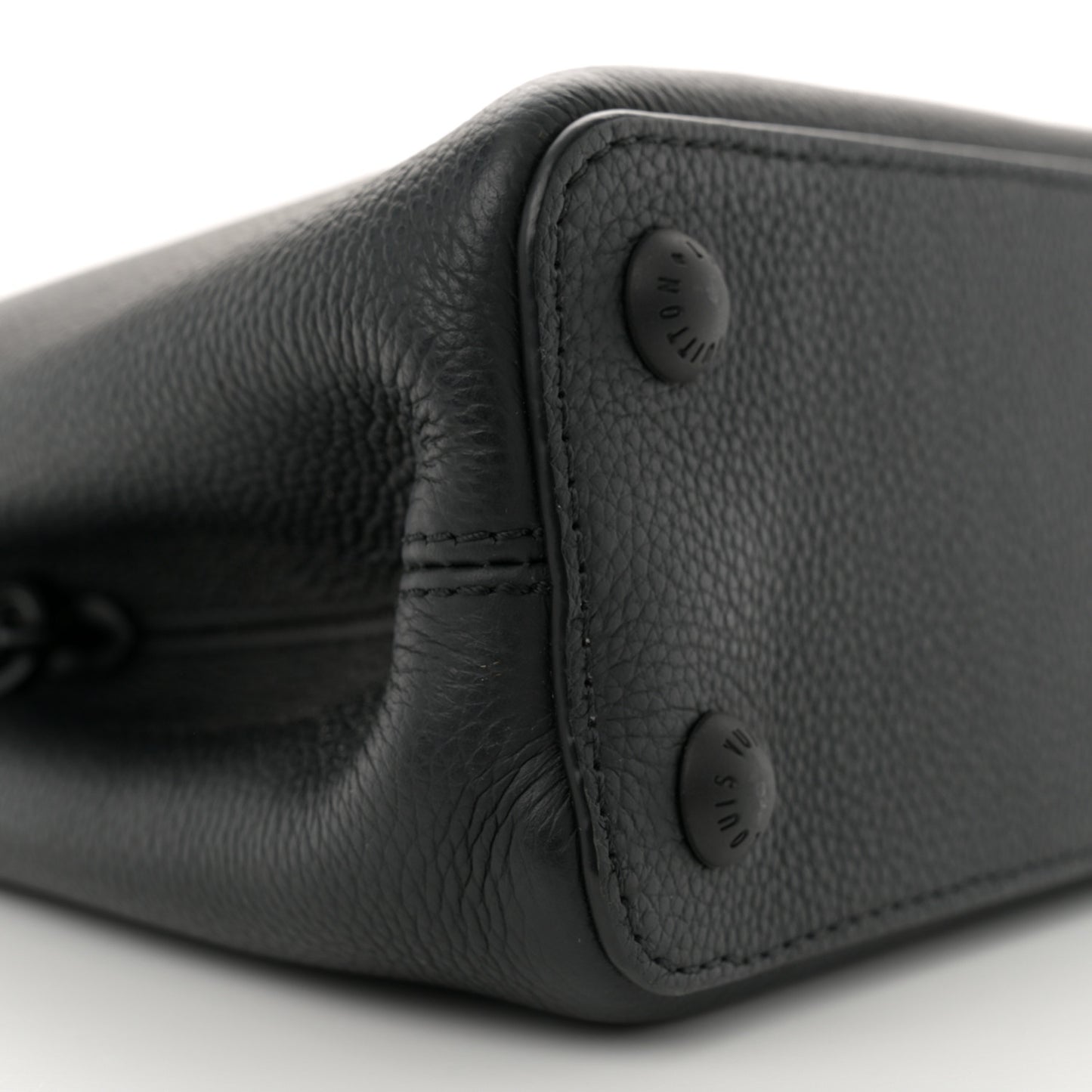 Taurillon Capucines BB Matte Black
