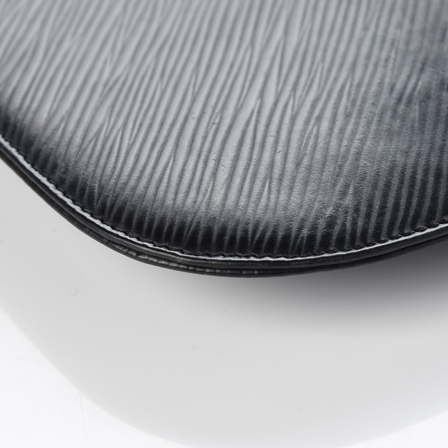 Epi Demi Lune Pochette Black