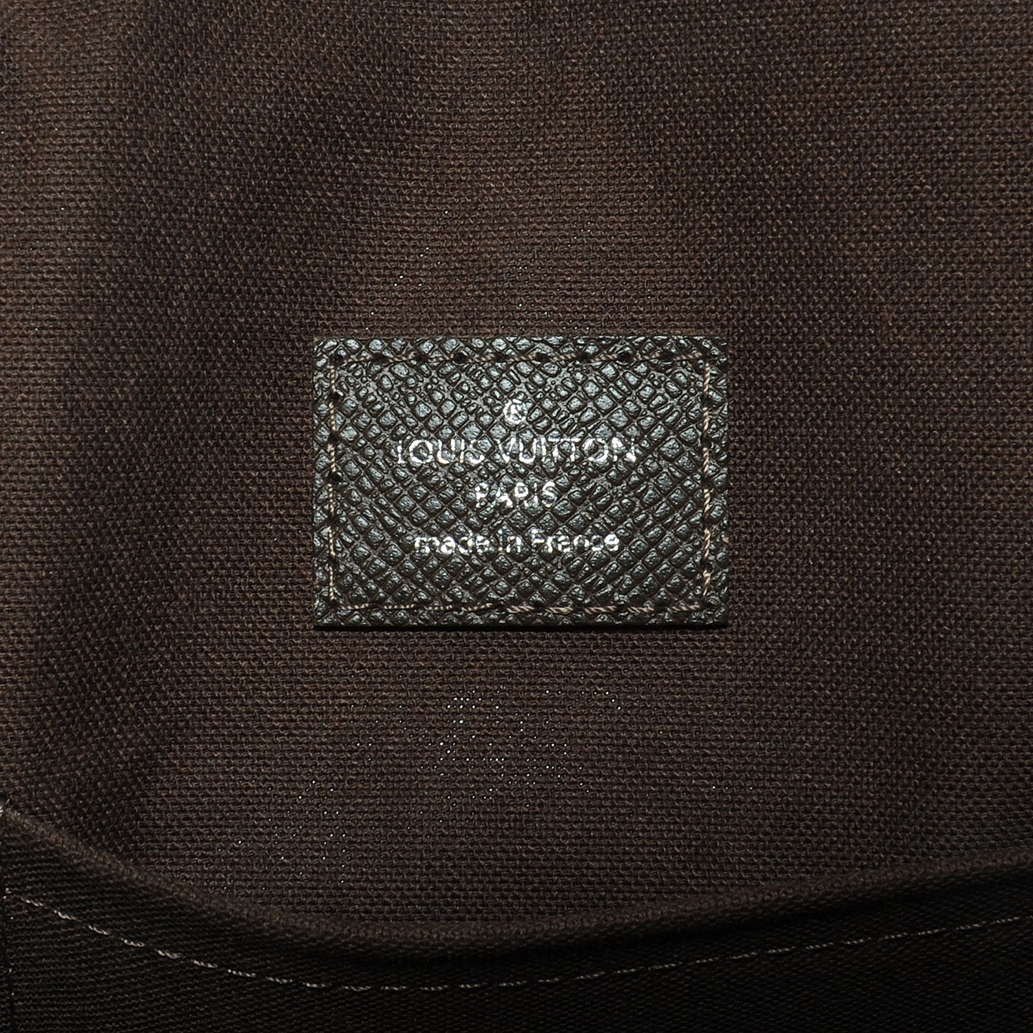 Louis Vuitton Taiga Andrei Messenger Grizzli 7 of 8