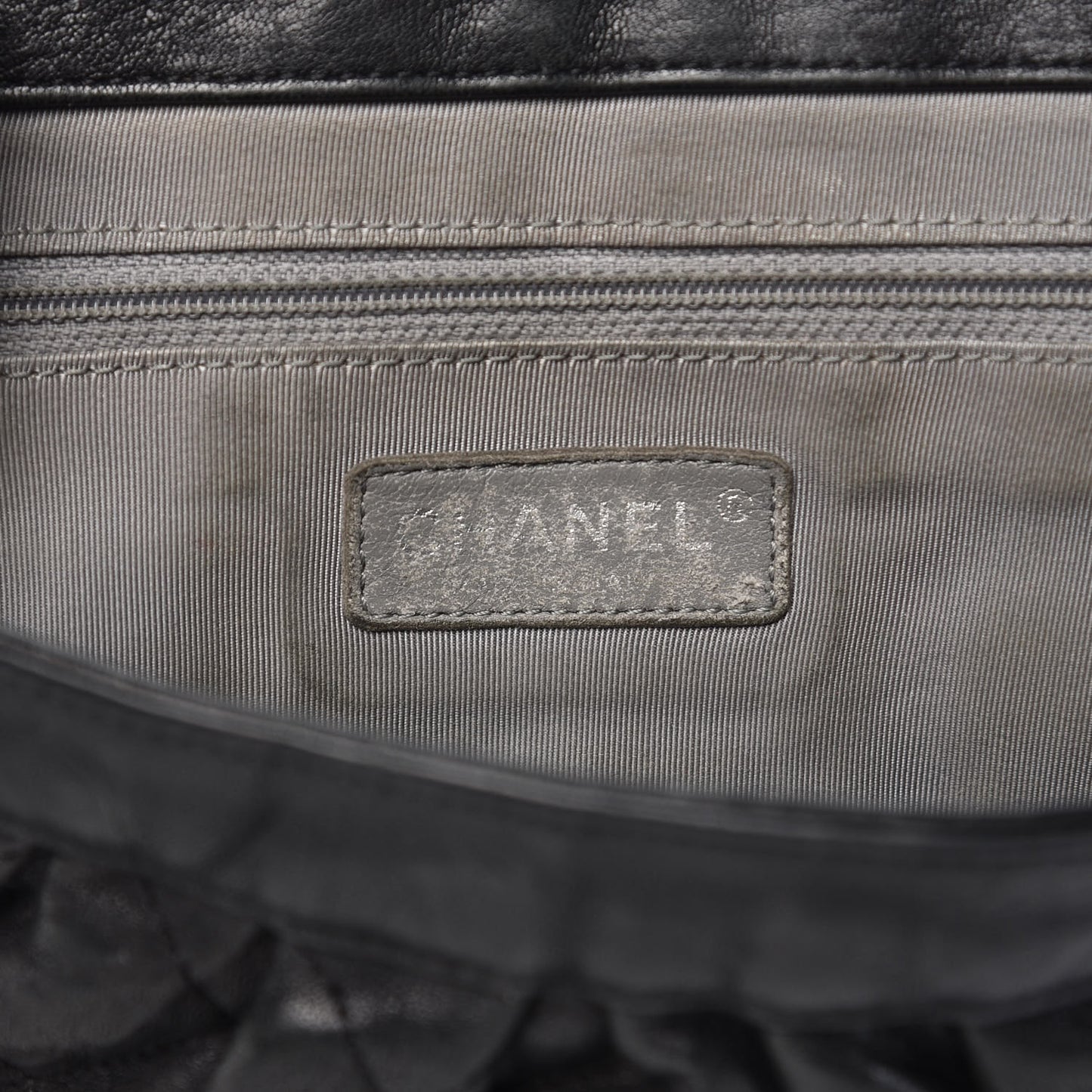 Washed Lambskin Quilted Medium Chain Around Messenger Black
