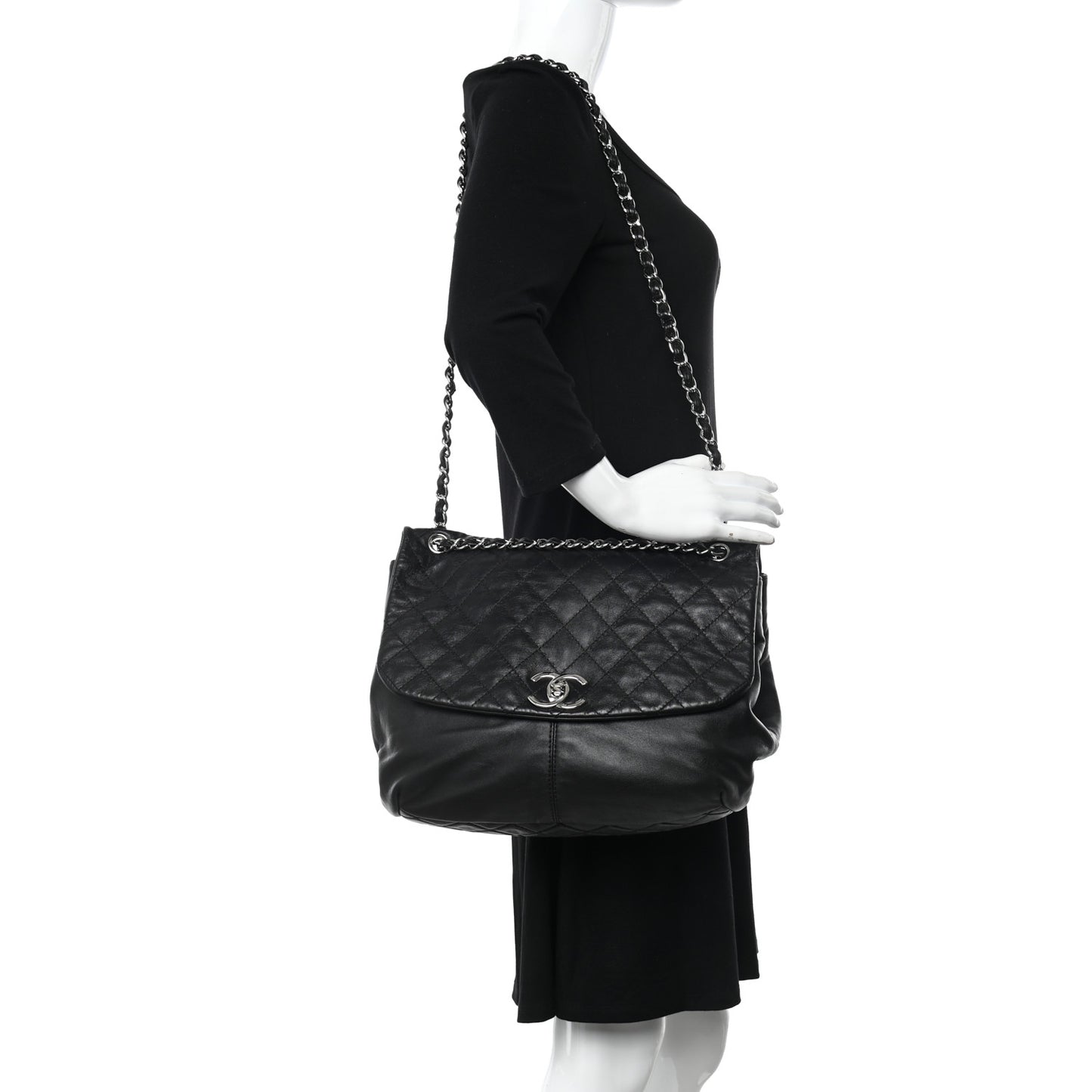 Calfskin Quilted Large Trianon Messenger Flap Black