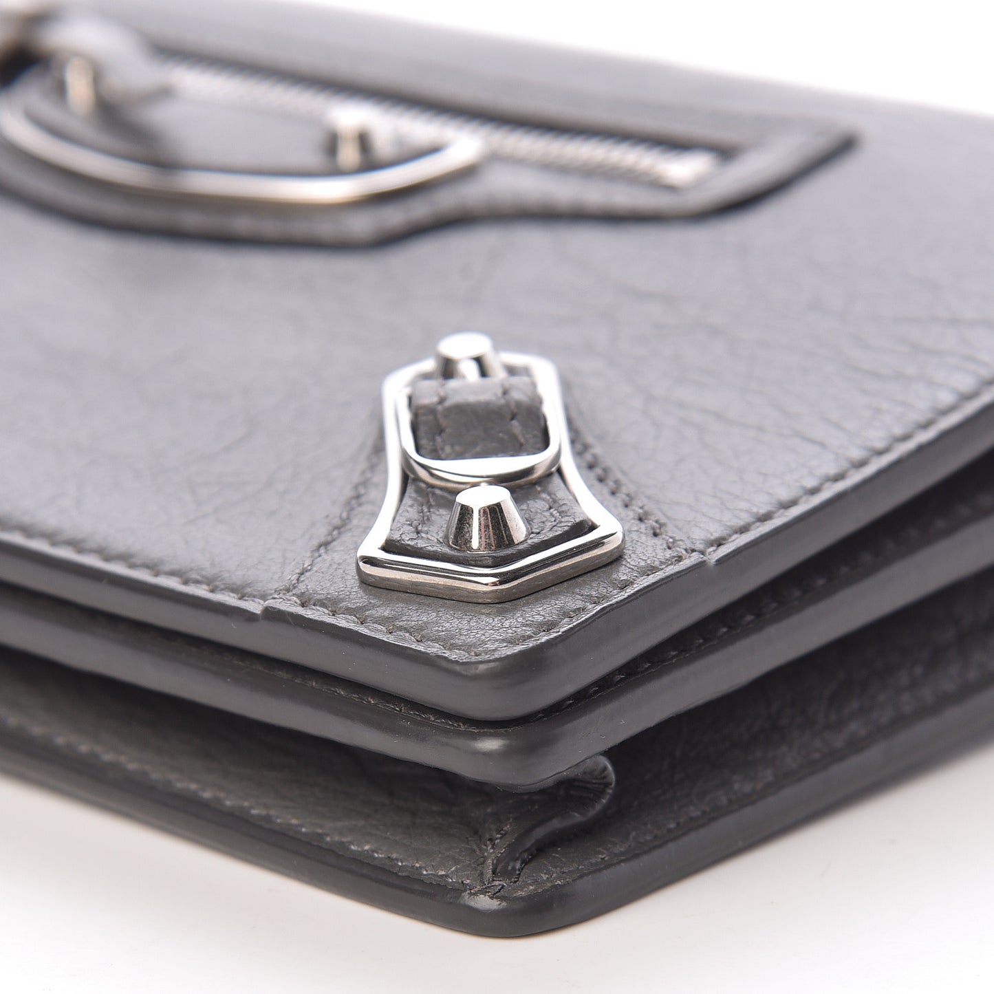 Agneau Silver Metallic Edge Hardware Wallet On Chain Grey