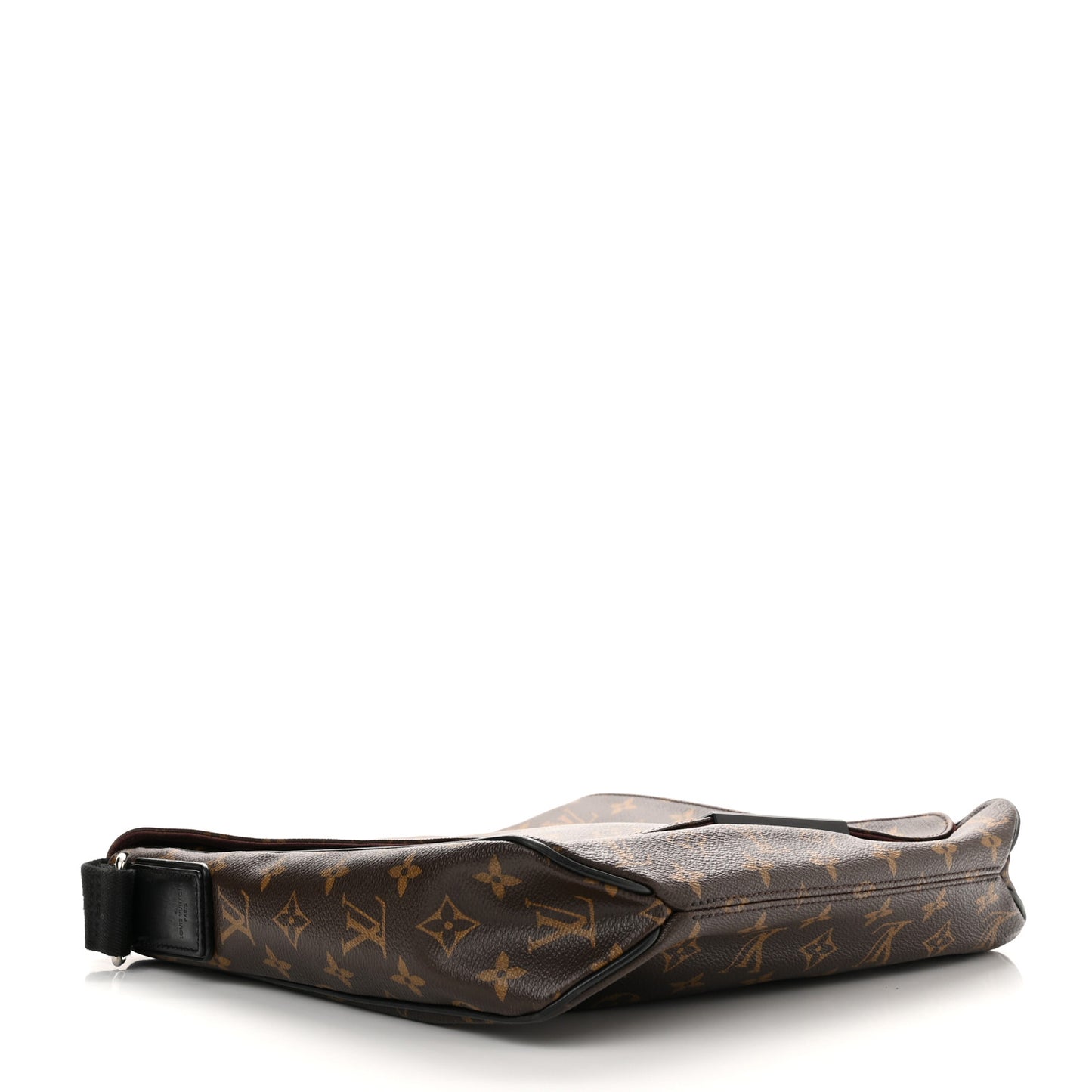 Monogram Macassar District MM
