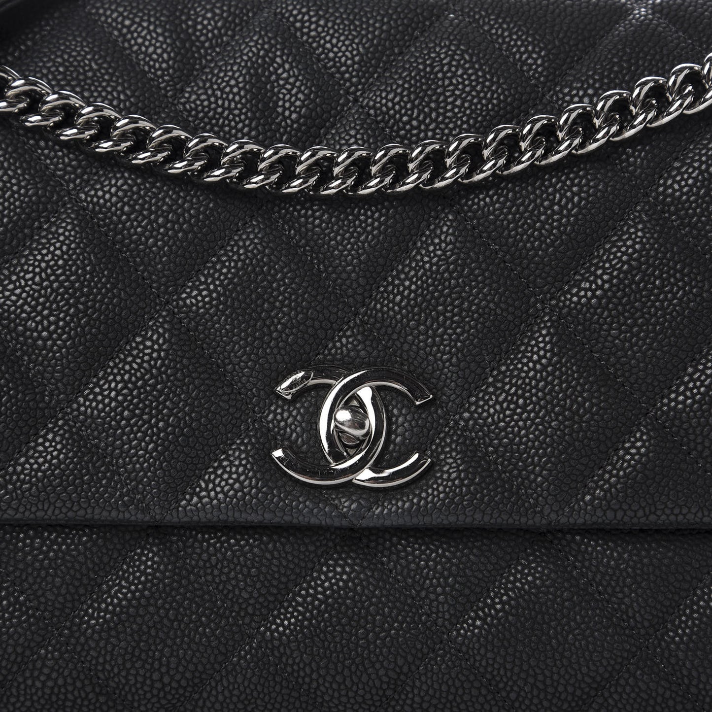 Iridescent Caviar Quilted Medium Lady Pearly Flap Black