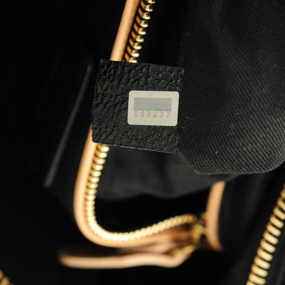 Calfskin Medium Paraty Black