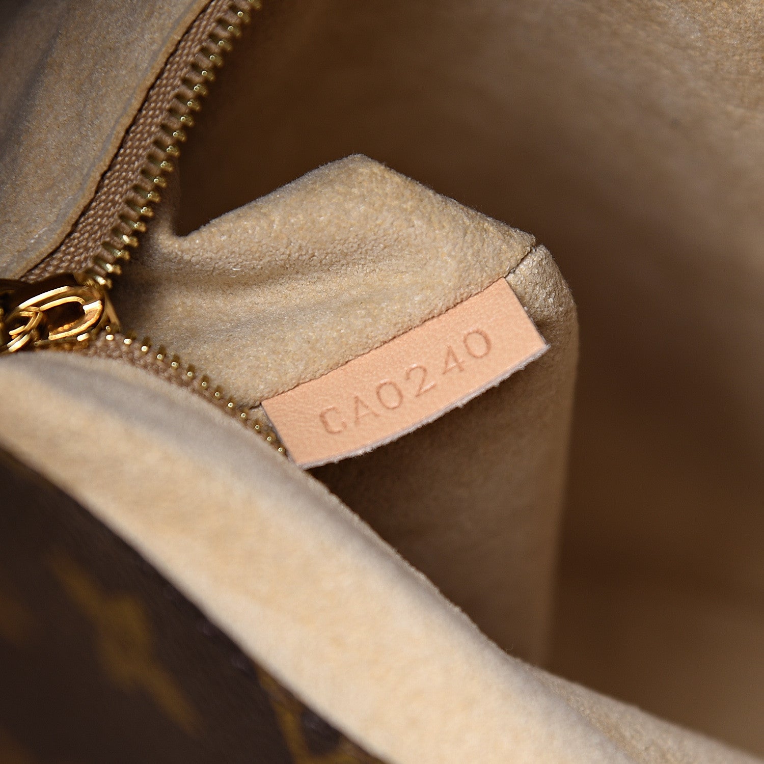 Louis Vuitton Monogram Artsy MM 6 of 9