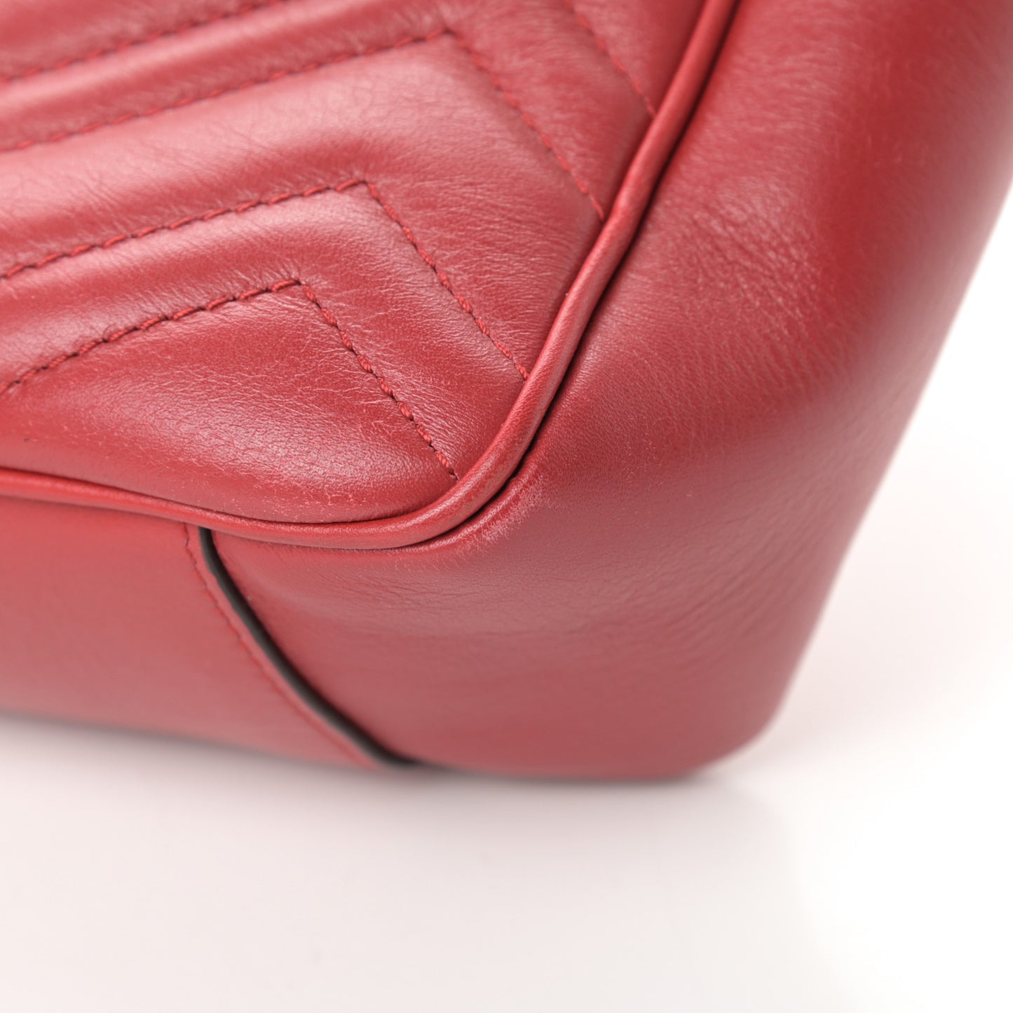 Calfskin Matelasse Medium GG Marmont Open Top Shoulder Bag Hibiscus Red