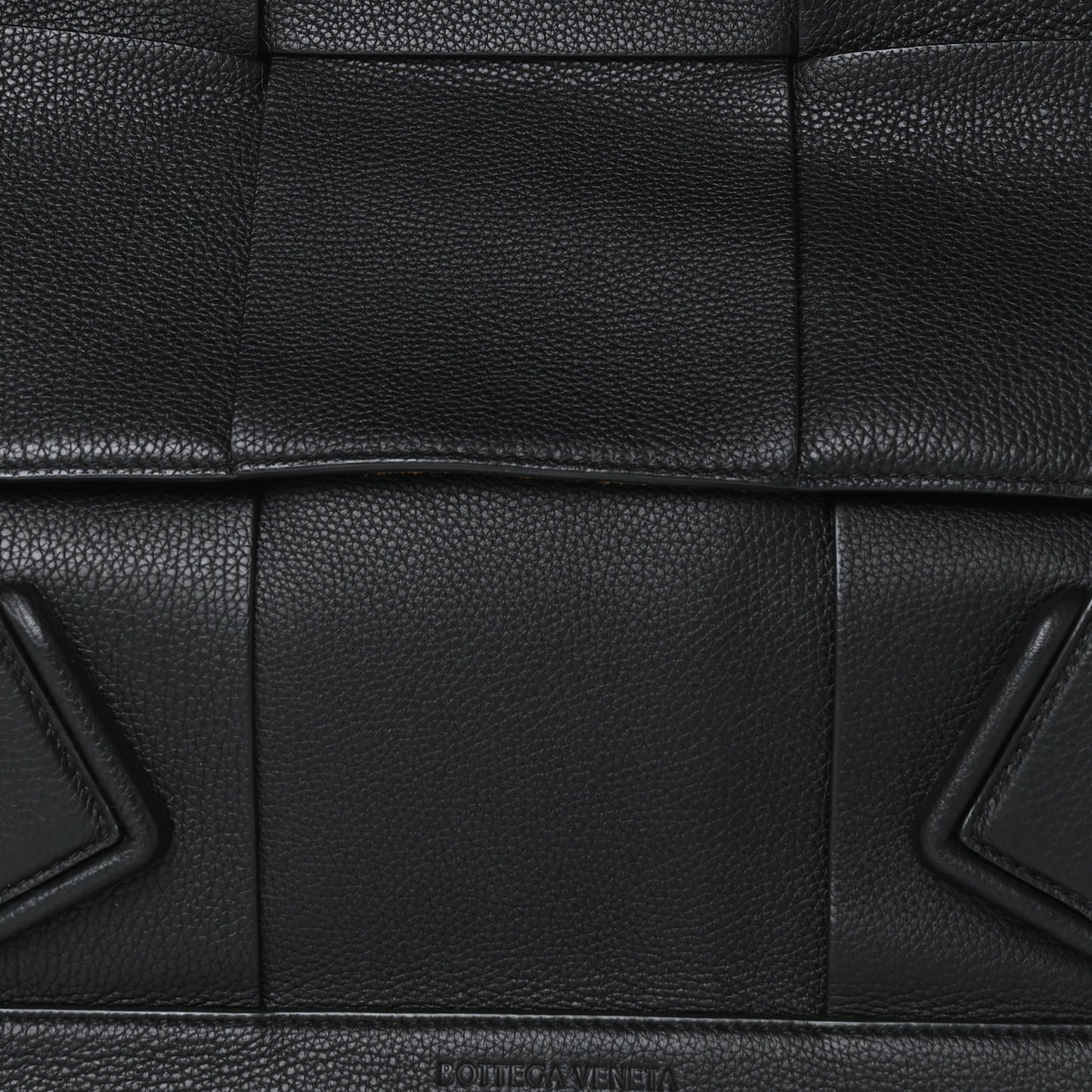 Grained Calfskin Maxi Intrecciato Medium Arco Black