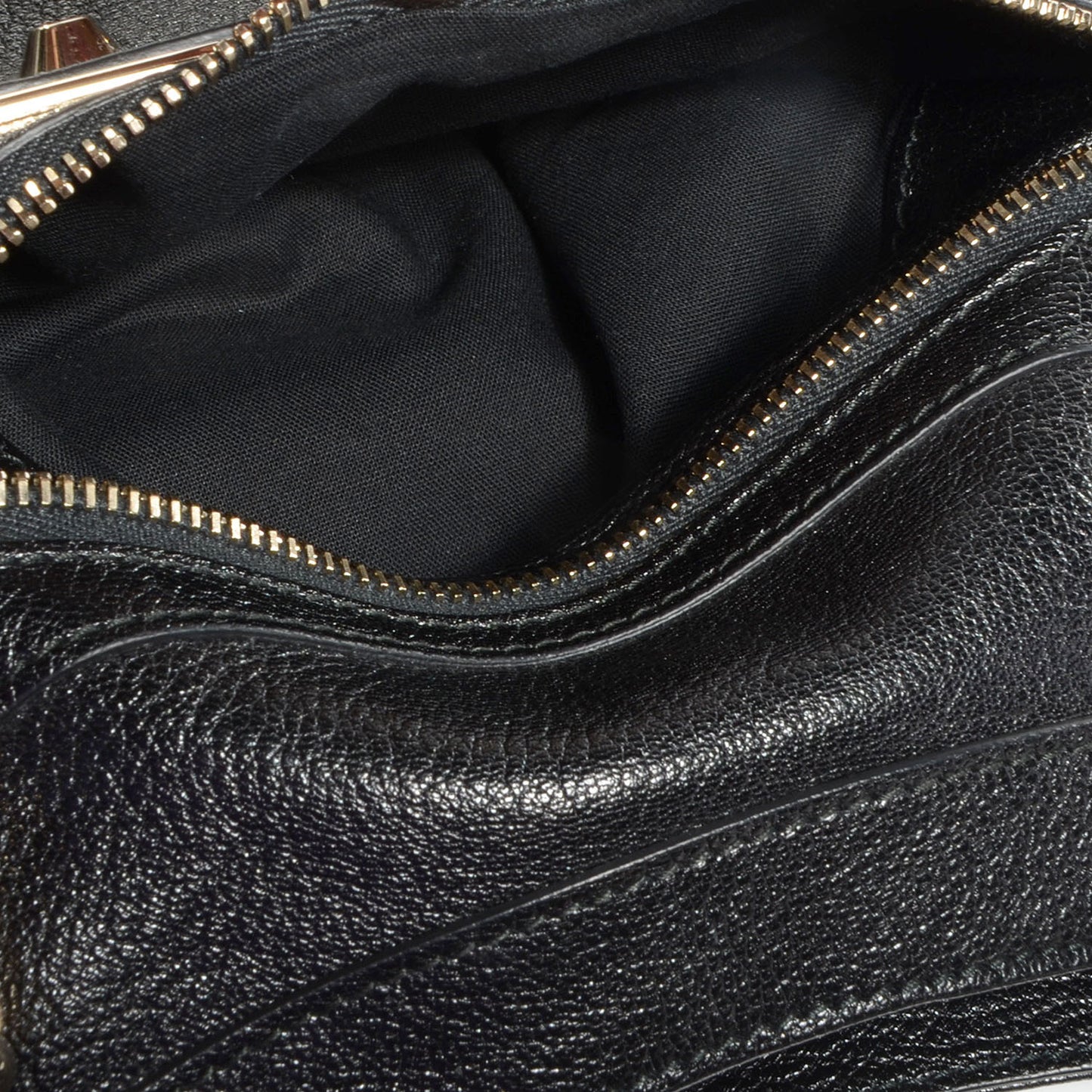 Chevre Metallic Edge Velo Black