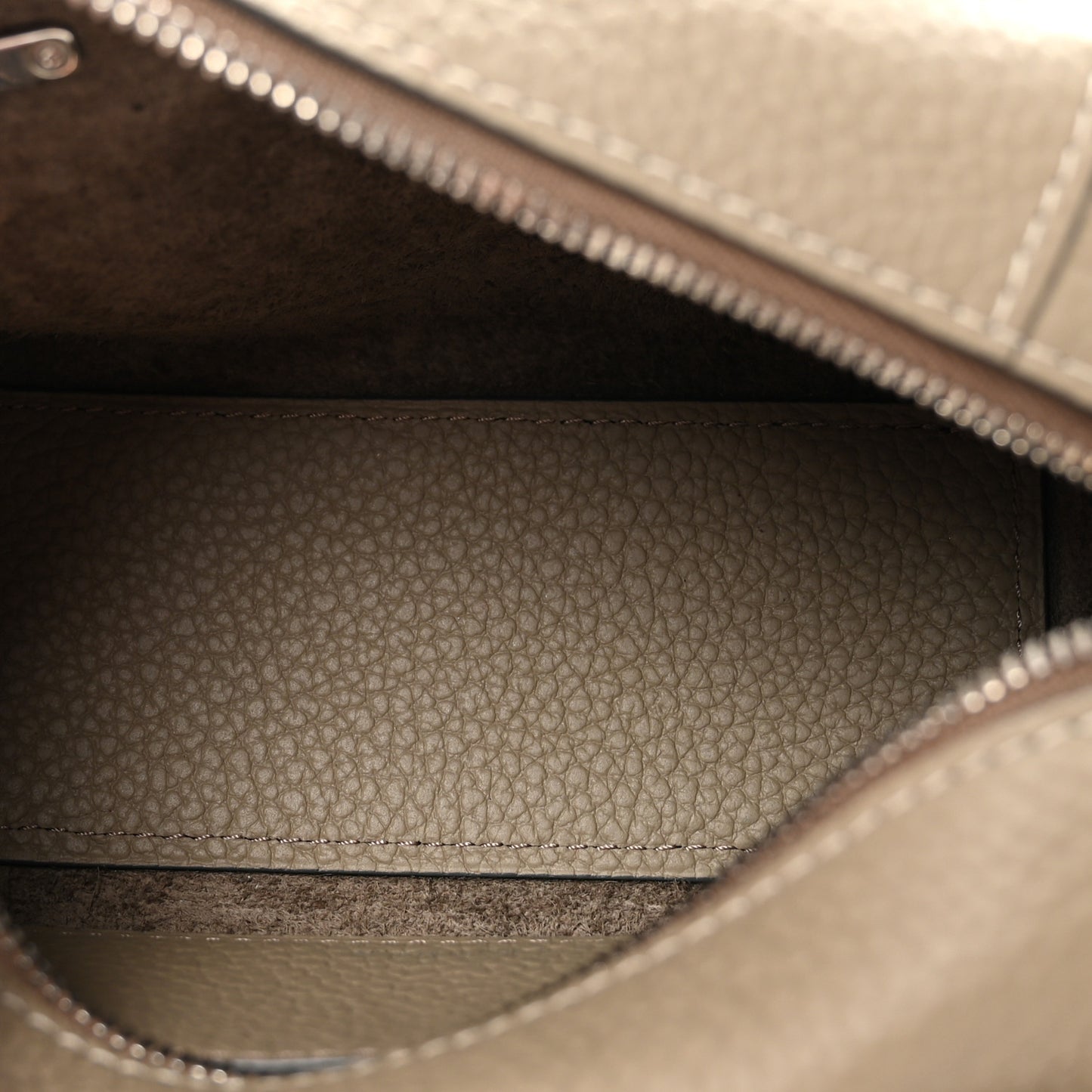 Taurillon Soft Nano Cool Box Satchel Tourterelle Ivory