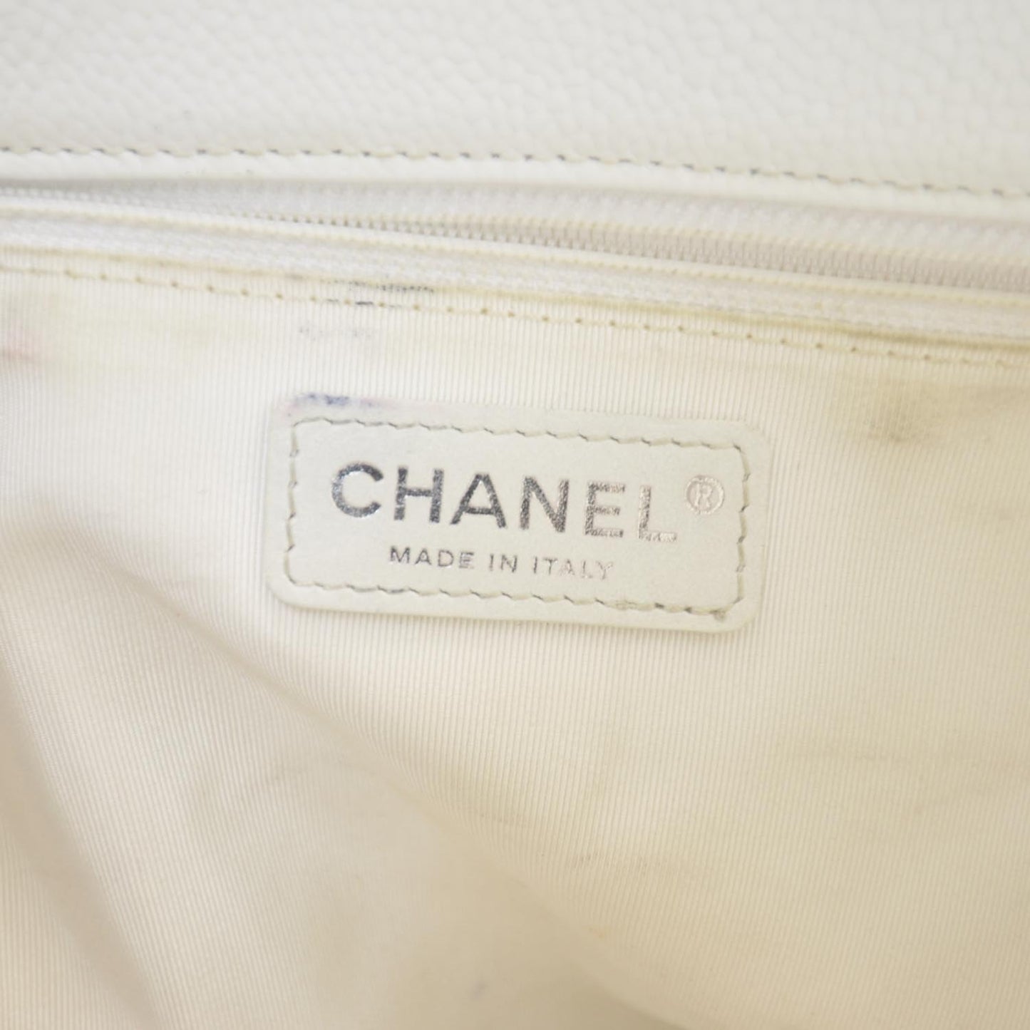 Caviar Grand Shopping Tote GST White