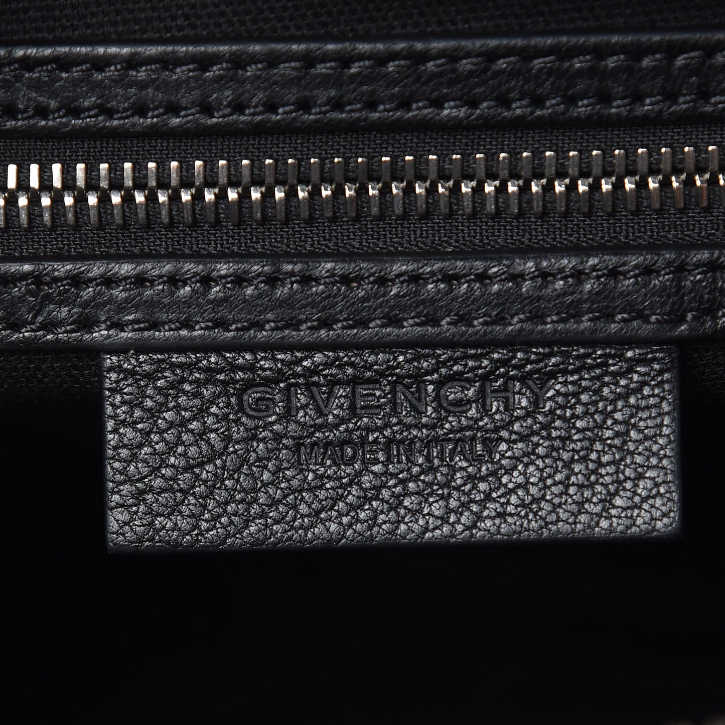Sugar Goatskin Medium Antigona Black