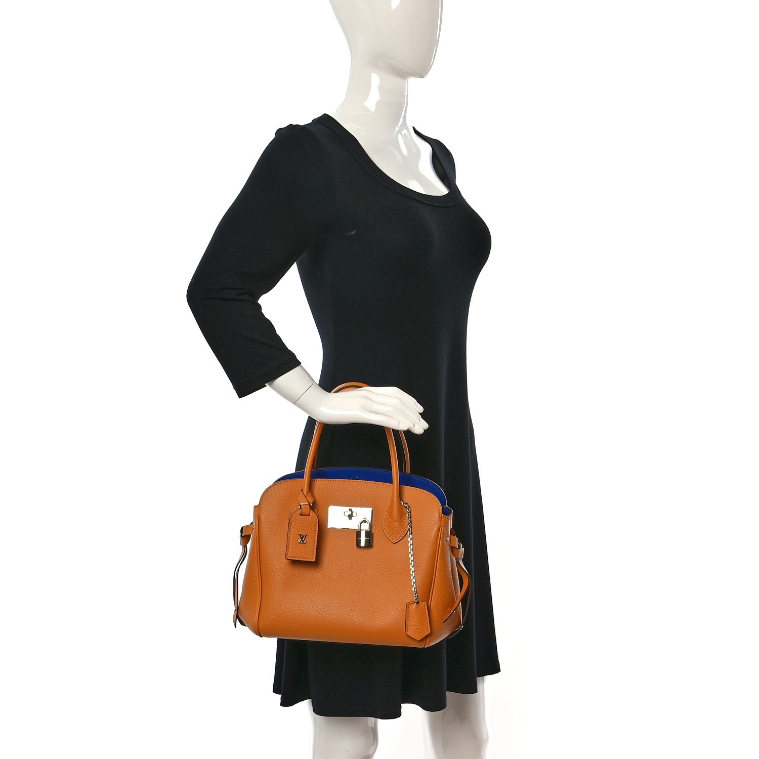 Louis Vuitton Veau Nuage Milla PM Safran 2 of 11