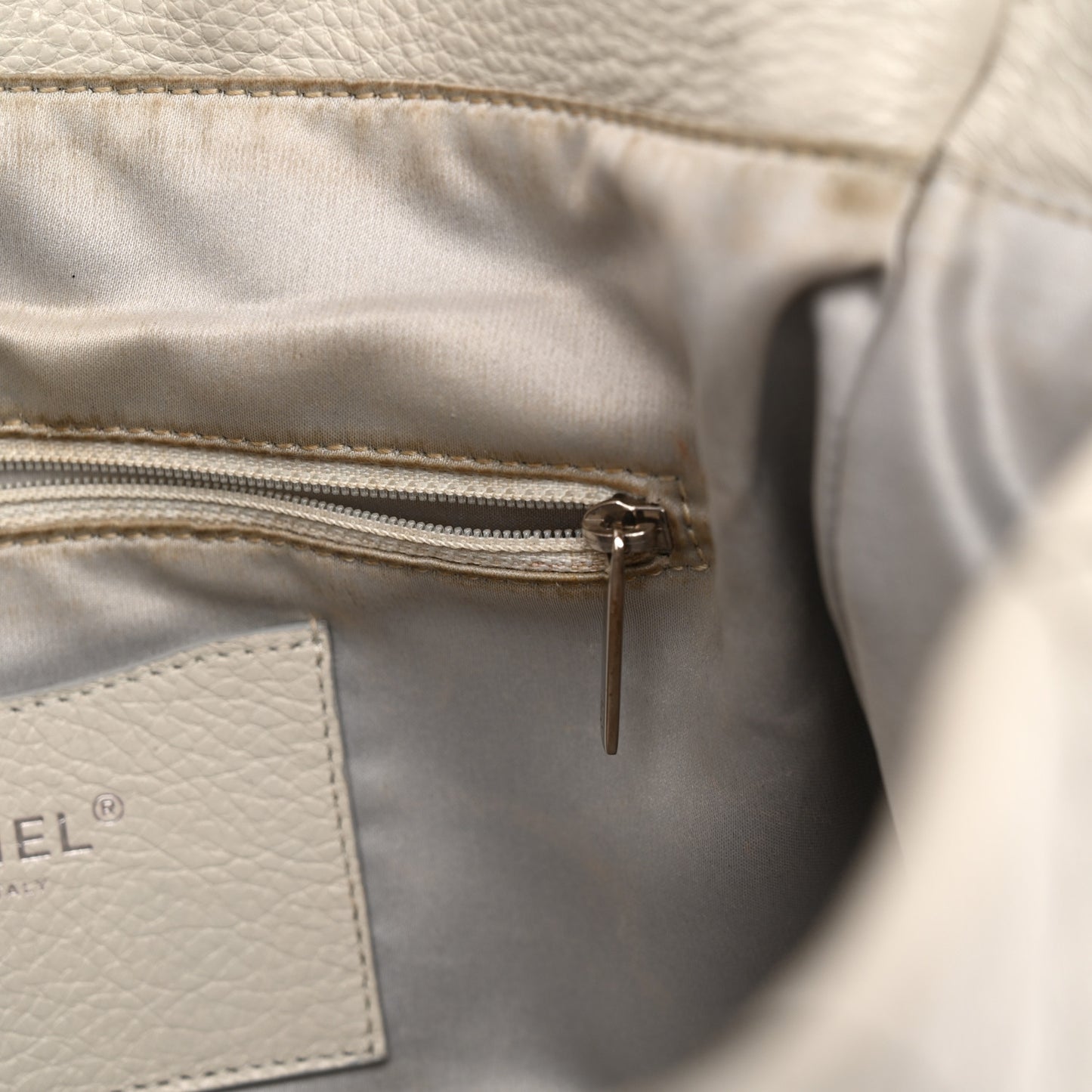 Glazed Calfskin XL On The Road Flap Light Grey
