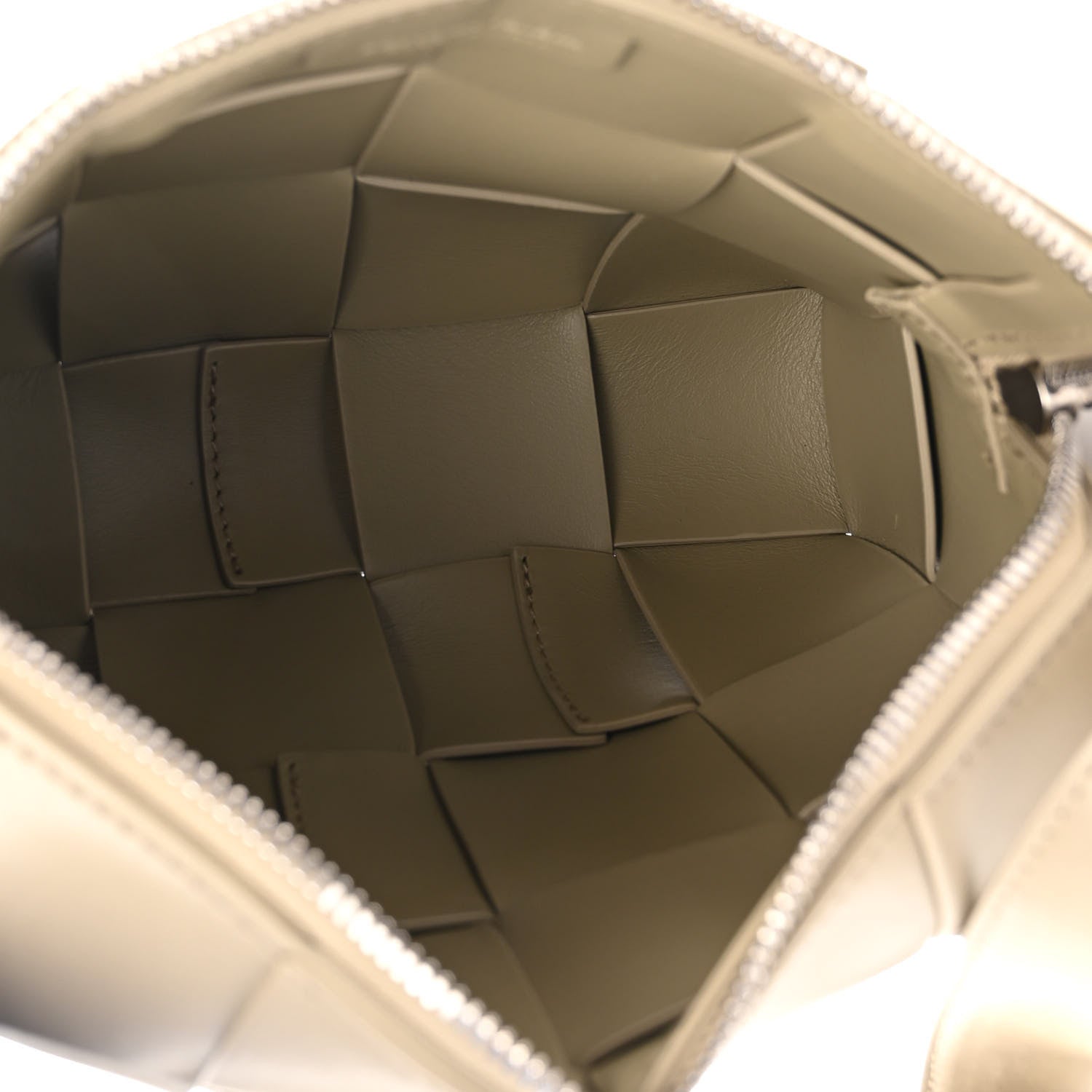 Bottega Veneta Maxi Intrecciato Cassette Bag Taupe 4 of 8