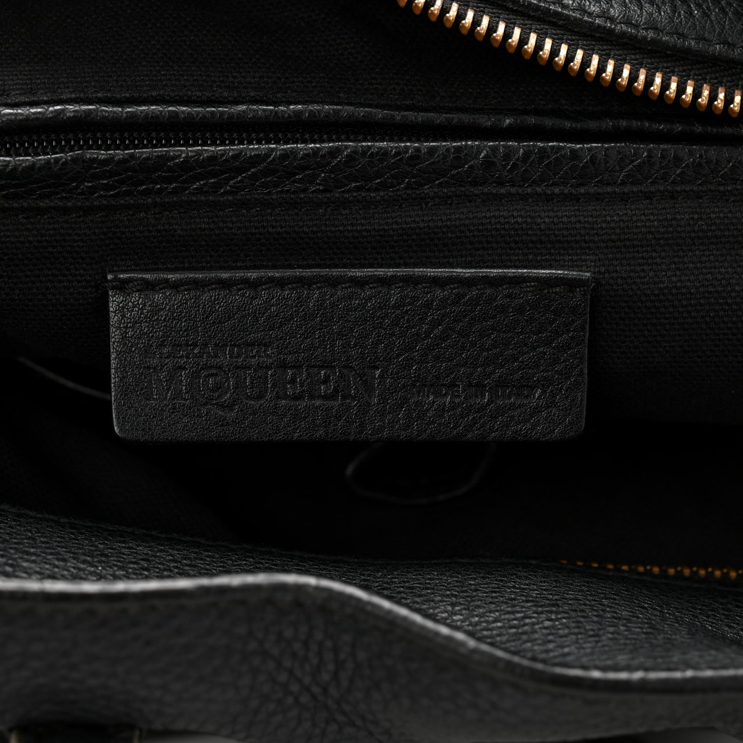 Pebbled Calfskin Small Skull Padlock Zip Around Tote Black