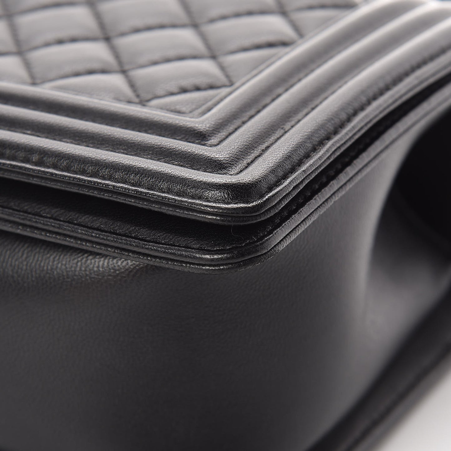 Lambskin Quilted Medium Boy Flap Black