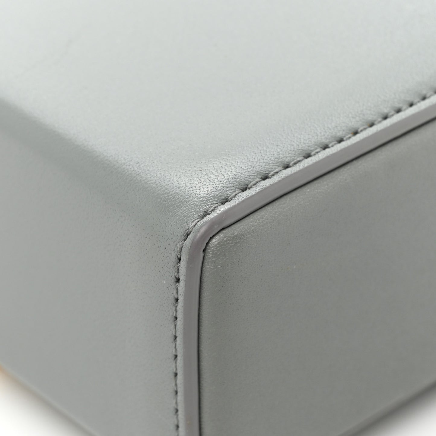 Box Calfskin 30 Montaigne Box Bag Gray