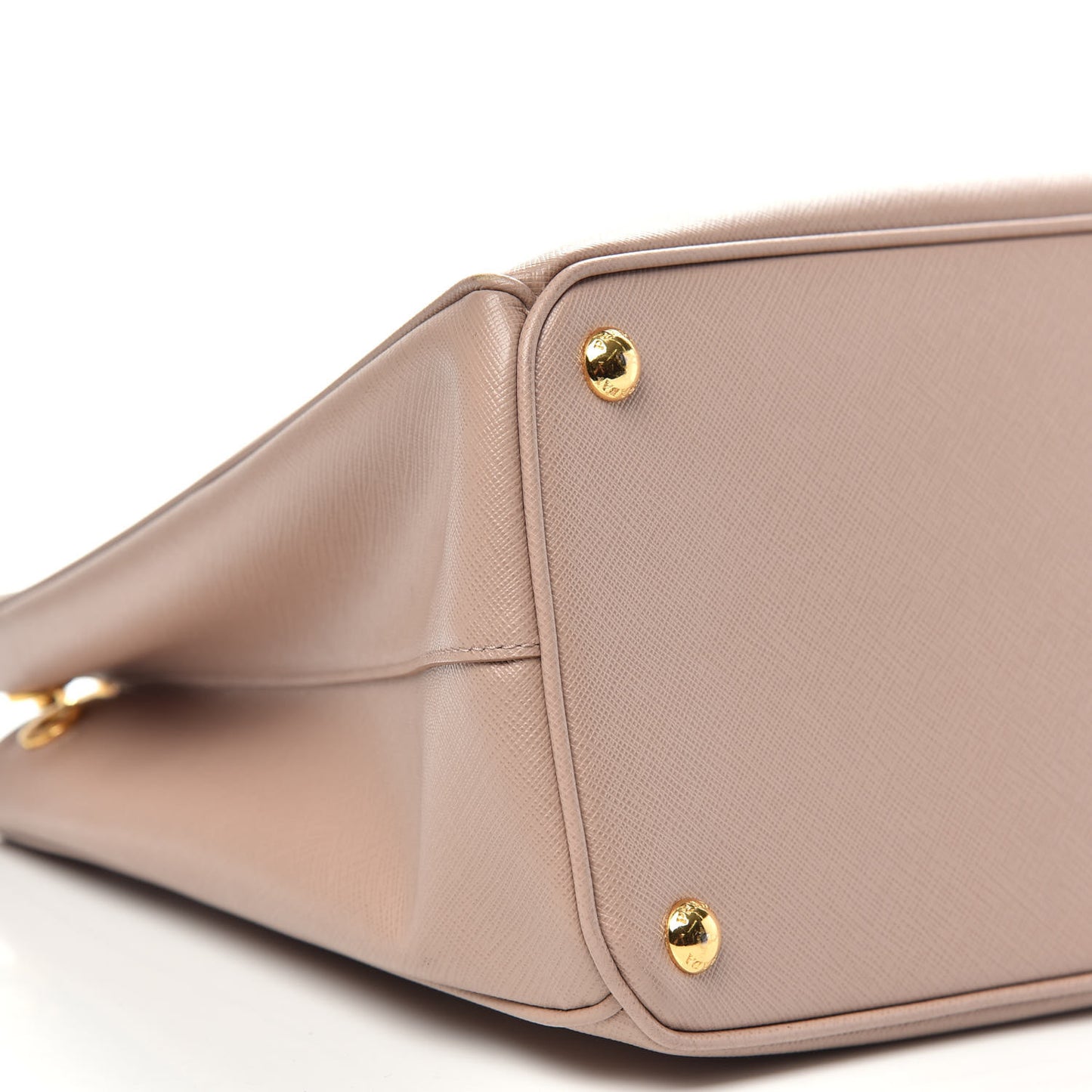 Saffiano Medium Galleria Double Zip Tote Cammeo