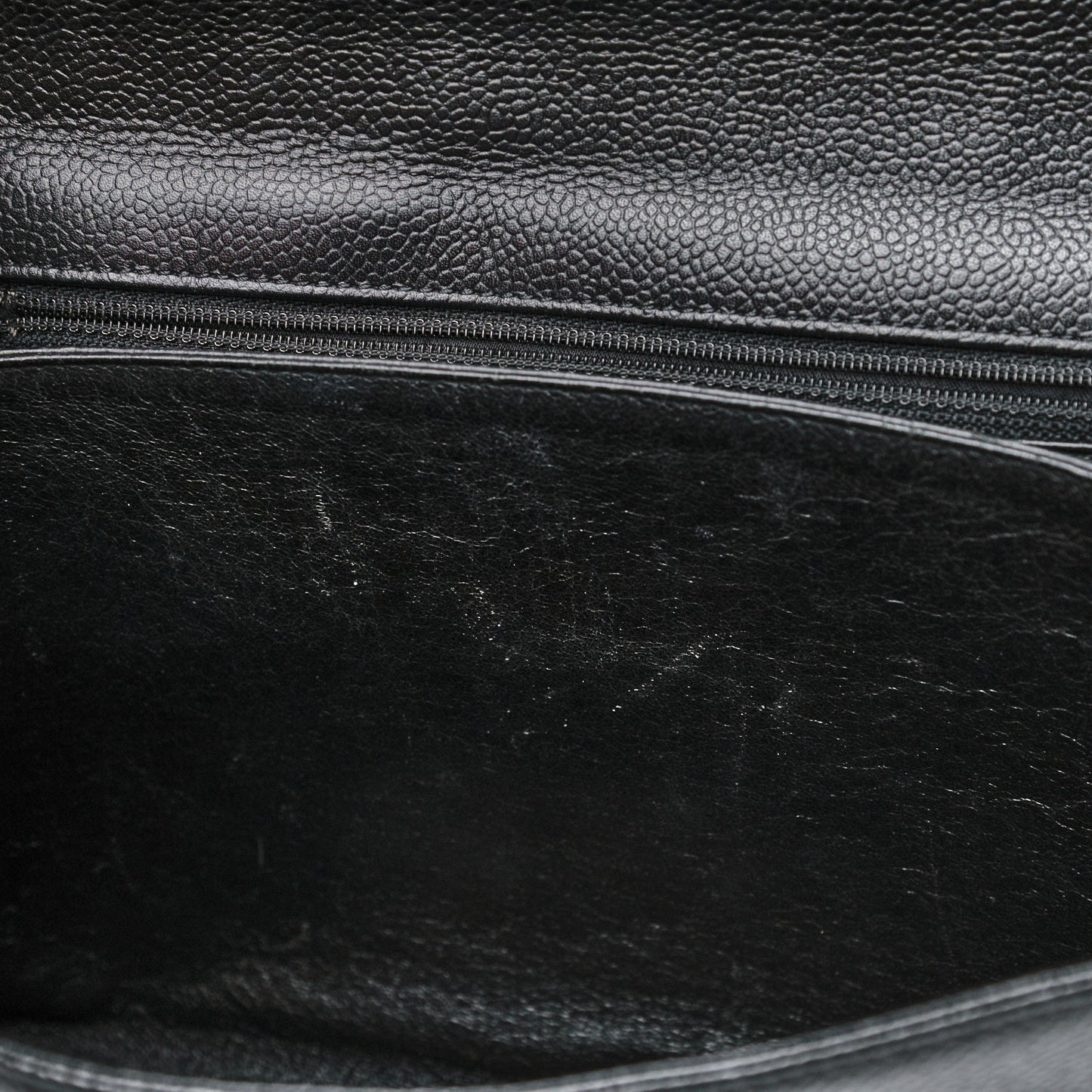 Caviar Medium Shoulder Bag Black