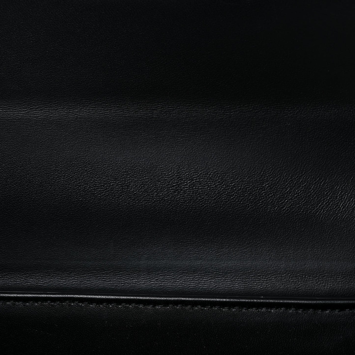 Ultra Matte Grained Calfskin 30 Montaigne Box Bag Black