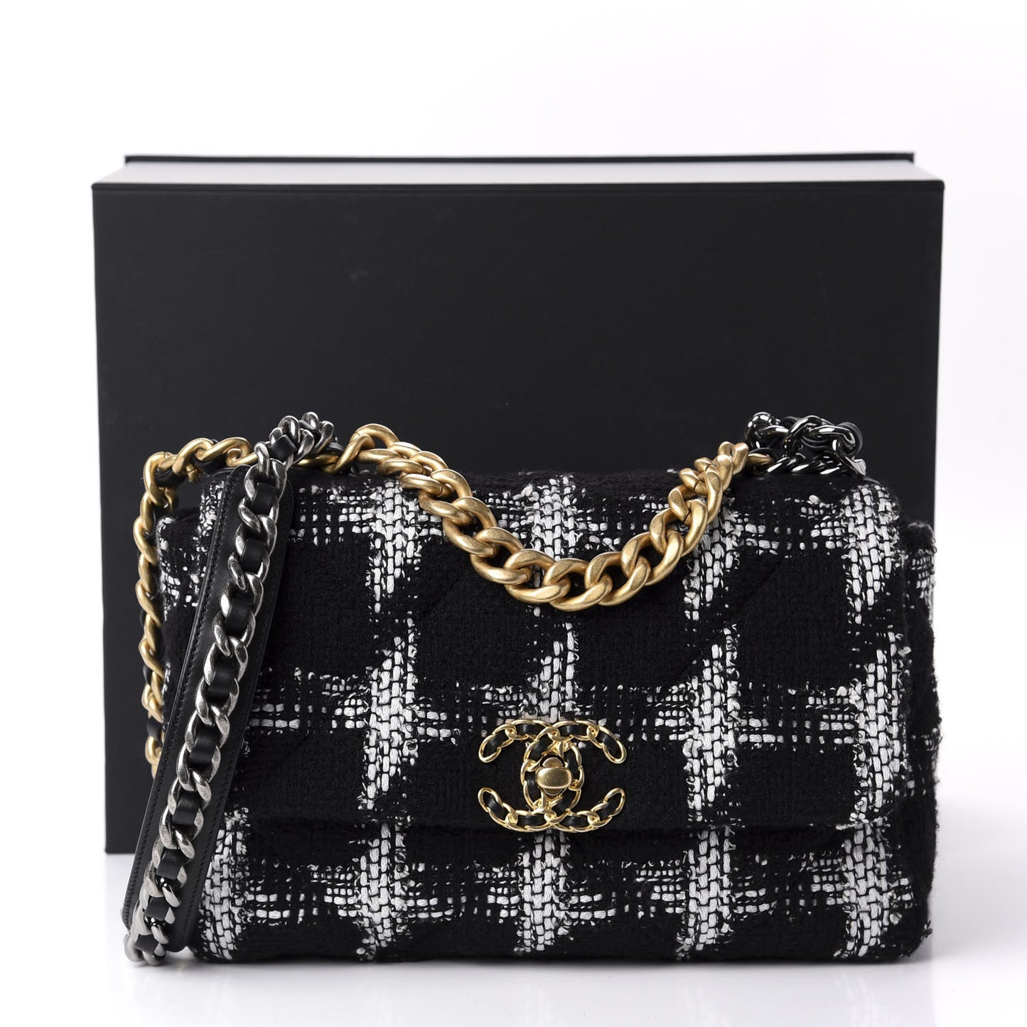 Tweed Quilted Medium 19 Flap Black White