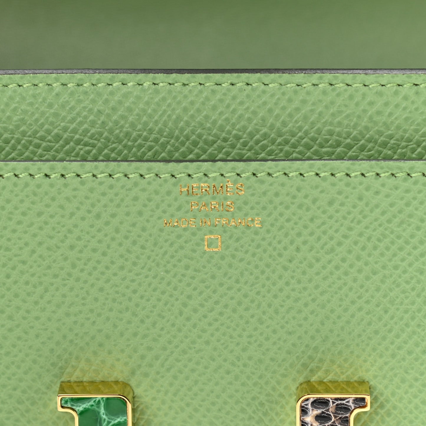 Epsom Alligator Lizard Constance Wallet To Go Vert Criquet Cactus Beige Sable Ombre