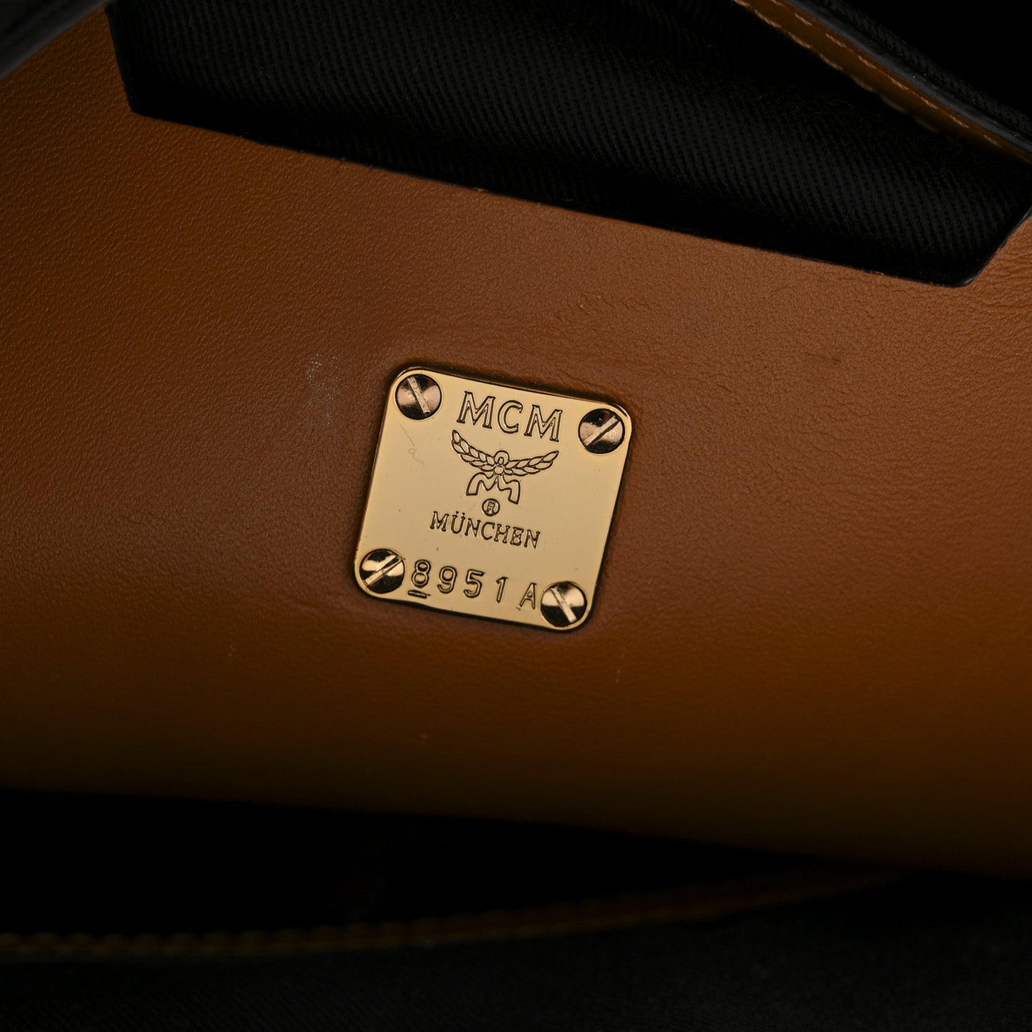 Calfskin Visetos Ottomar Messenger Cognac