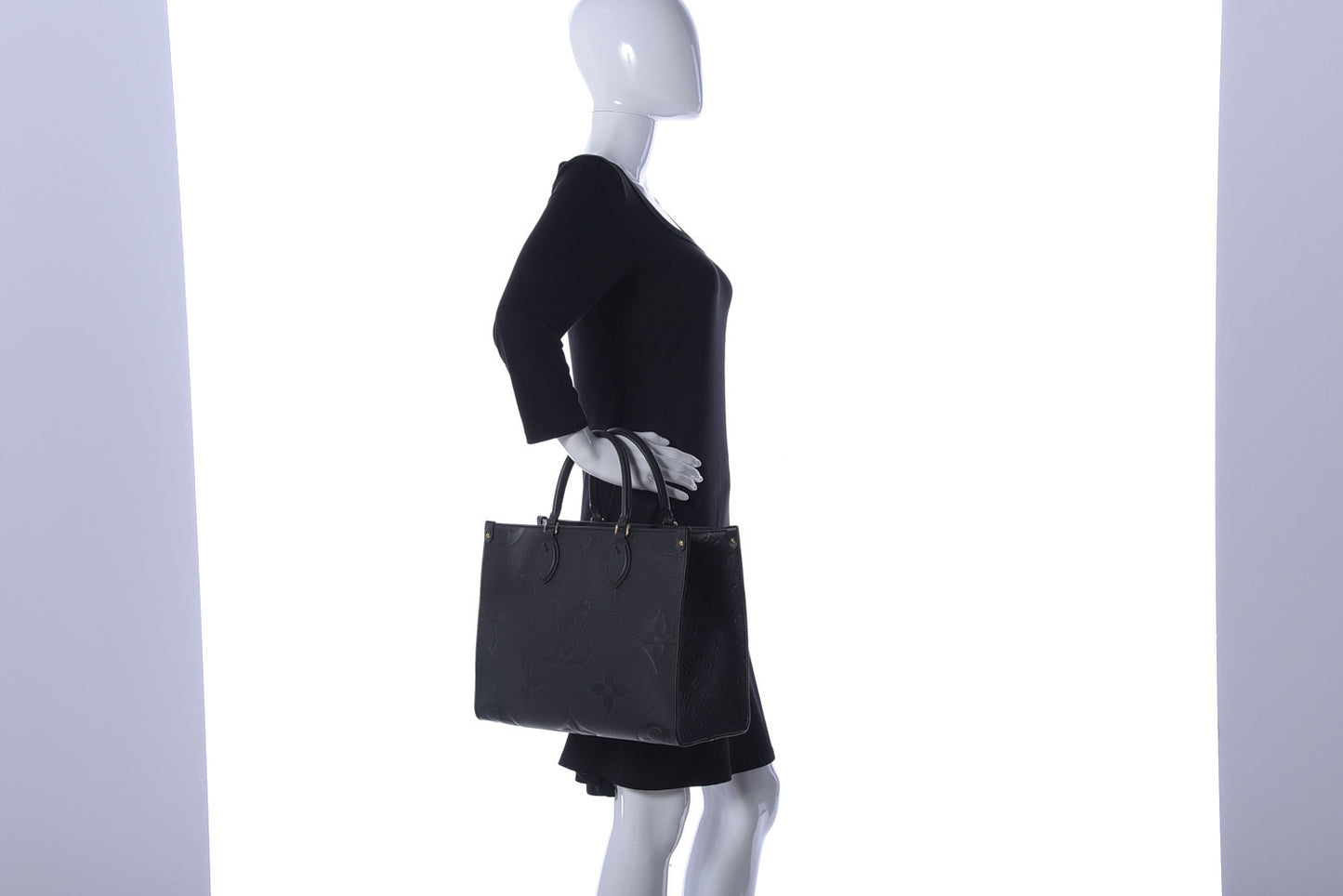 Empreinte Monogram Giant Onthego MM Black