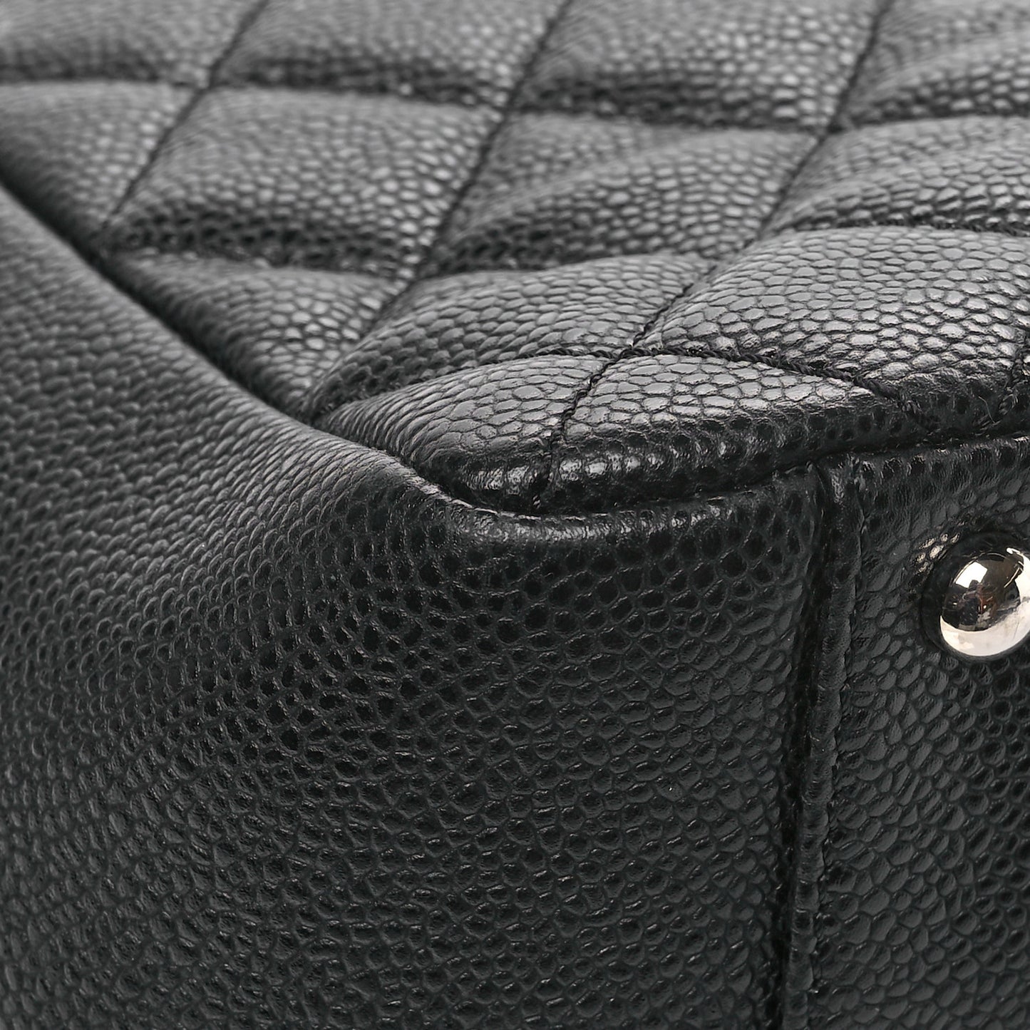 Caviar Quilted XL Grand Shopping Tote GST Black