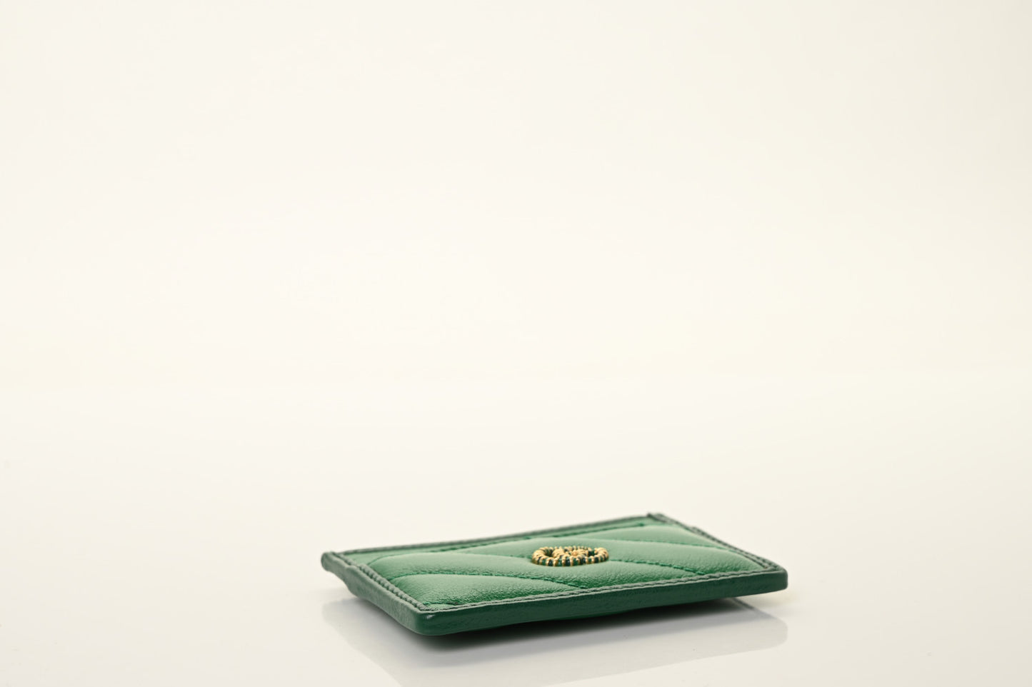 Azalea Calfskin Enamel Matelasse Diagonal Torchon GG Marmont Card Holder New Shamarock Emerald