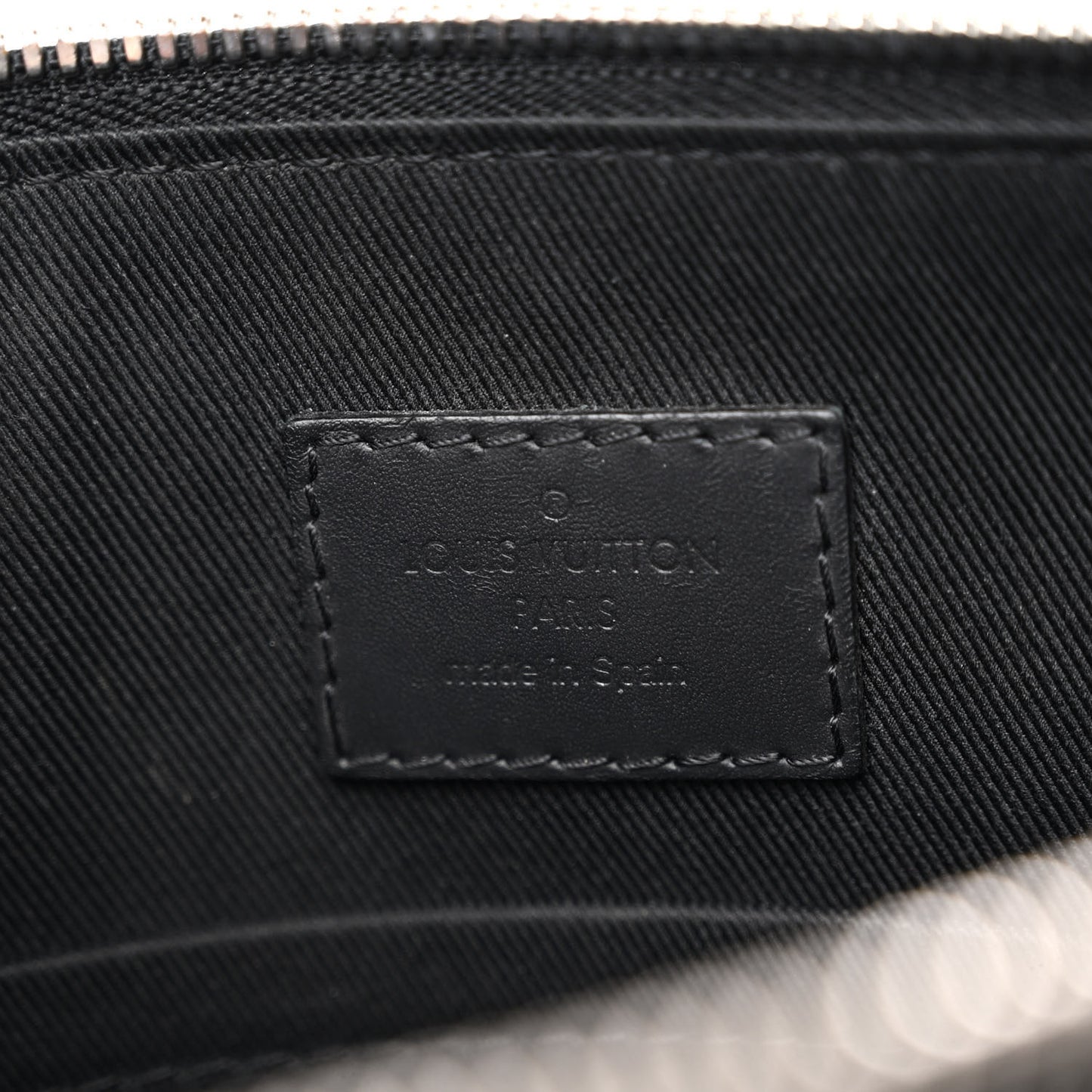 Damier Infini Discovery Messenger BB Onyx