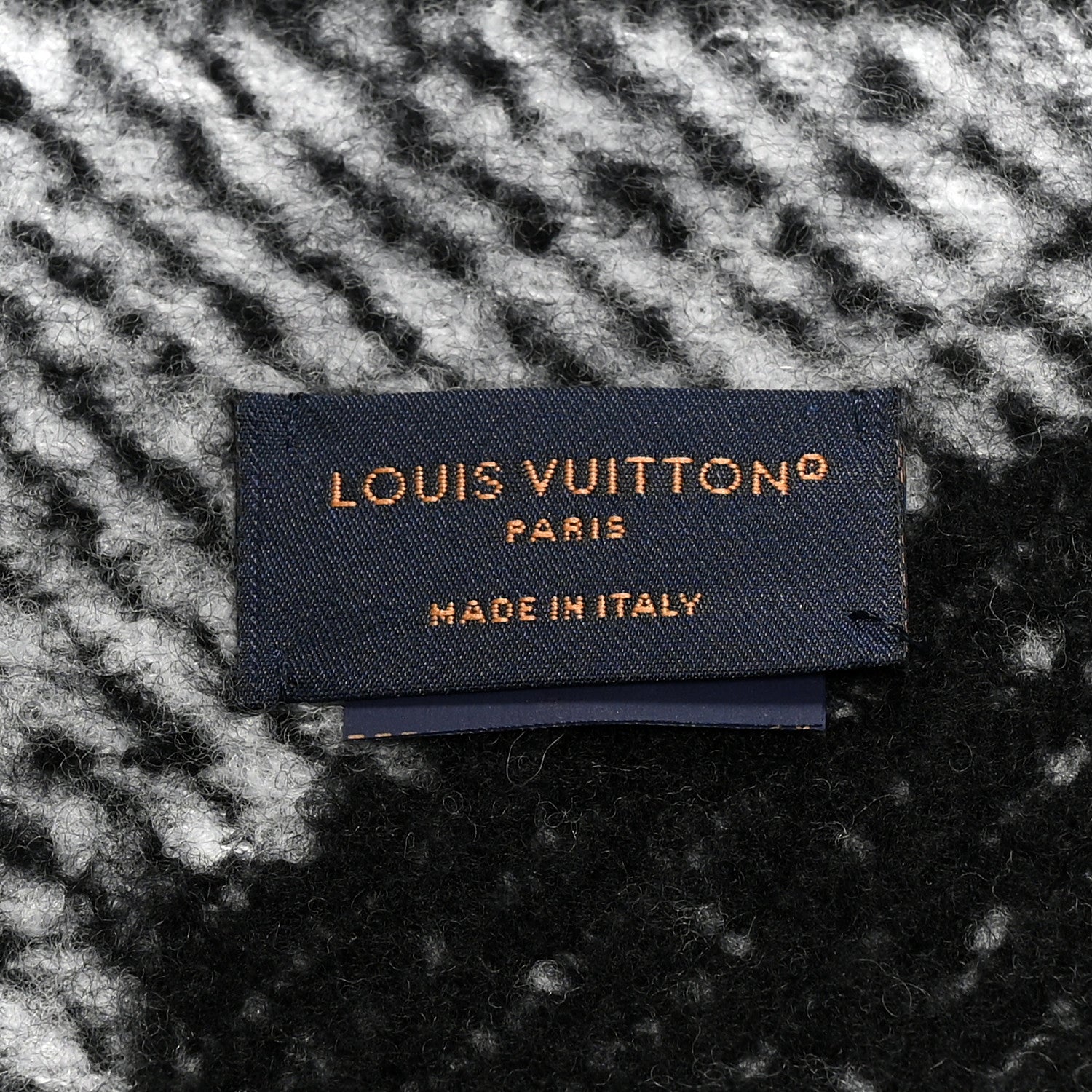 ルイヴィトン LOUIS VUITTON MUFFLER Louis Vuitton Muffler in Black/Grey Wool Dimensions - 190cm x 34cm