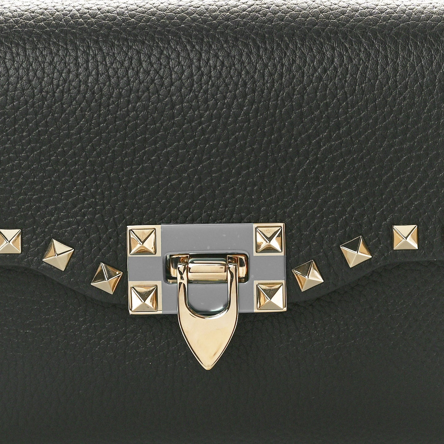 Pebbled Calfskin Medium Rockstud Flip Lock Crossbody Bag Black