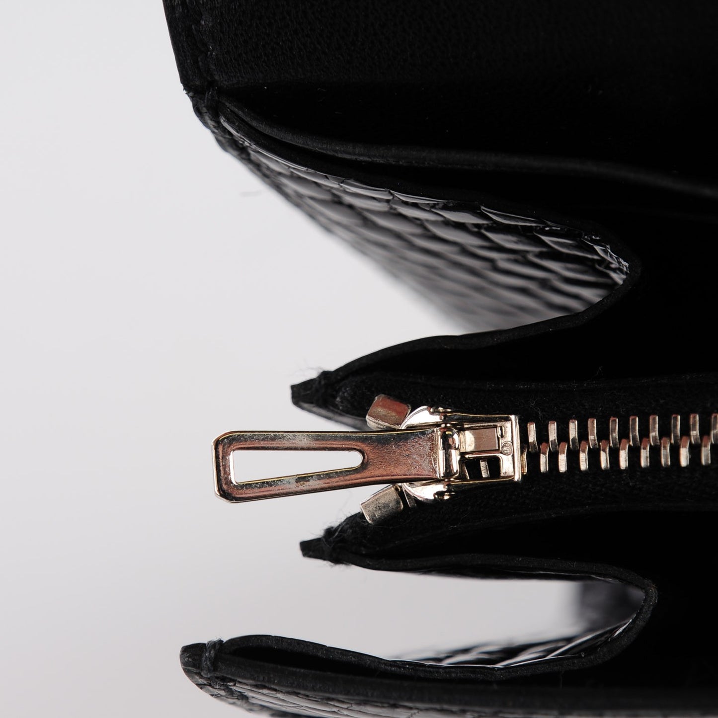 Shiny Alligator Constance Short Wallet Black