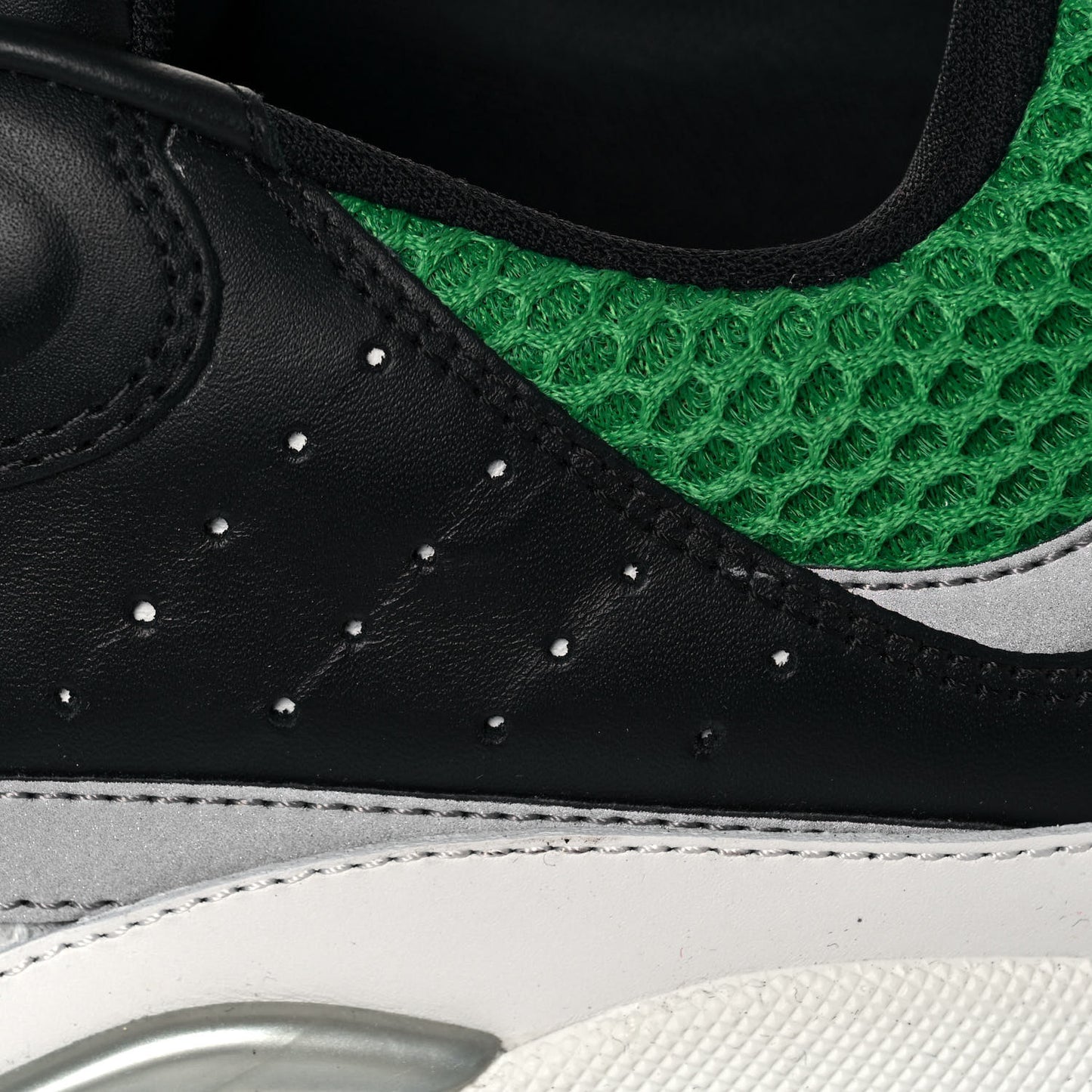 Technical Mesh Calfskin Mens B22 Sneakers 44 White Black Green