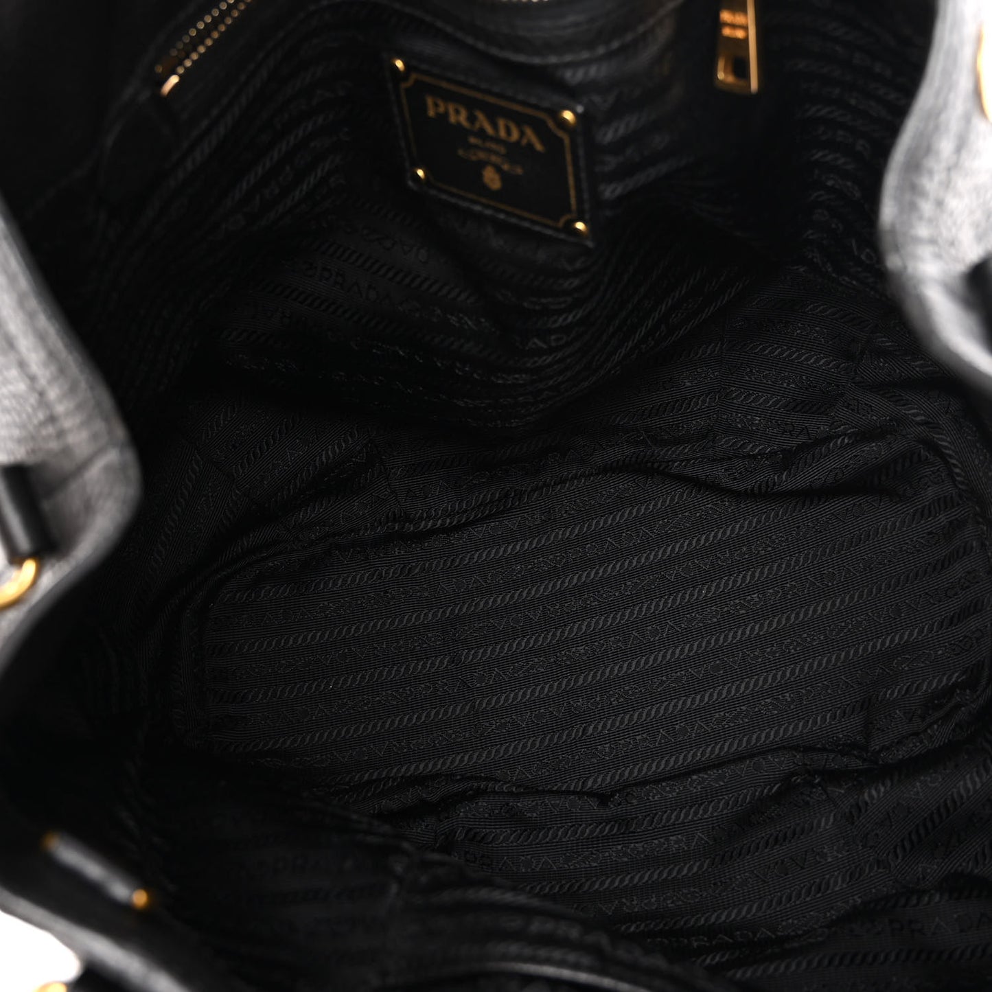 Vitello Daino Shoulder Bag Black
