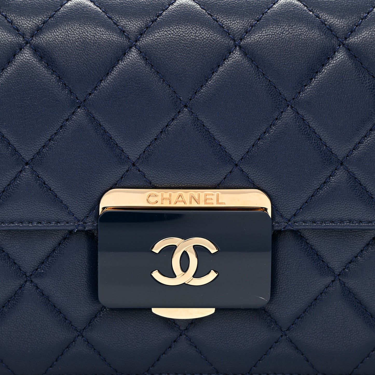 Sheepskin Quilted Small Beauty Lock Flap Navy