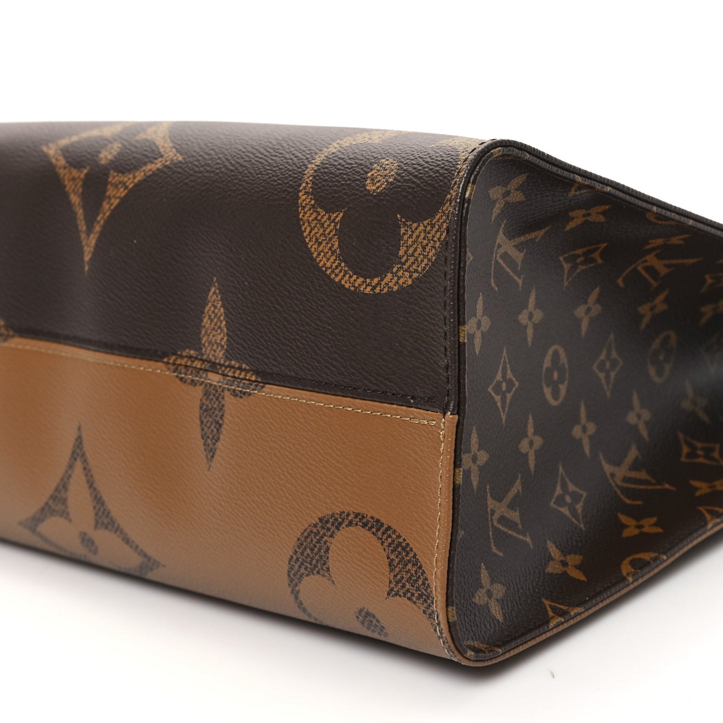 Reverse Monogram Giant Onthego MM