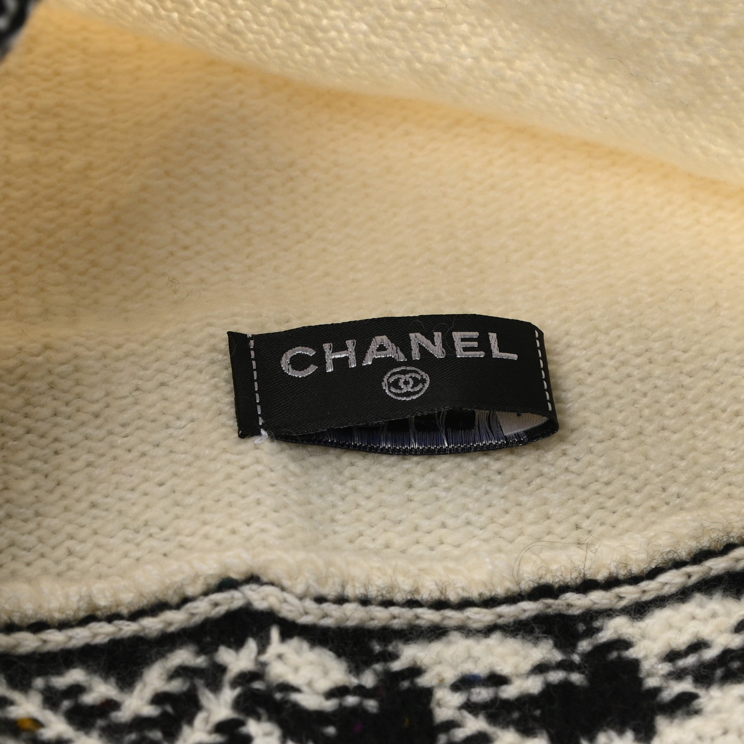 Chanel Cashmere Houndstooth CC Beanie Hat White Black 4 of 4