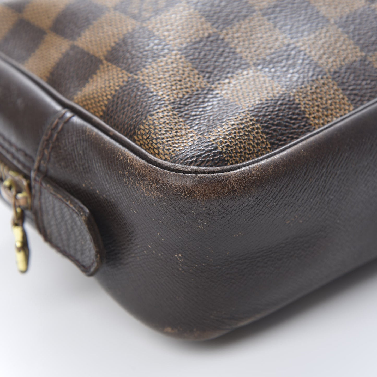 Damier Ebene Trousse Toilette 28