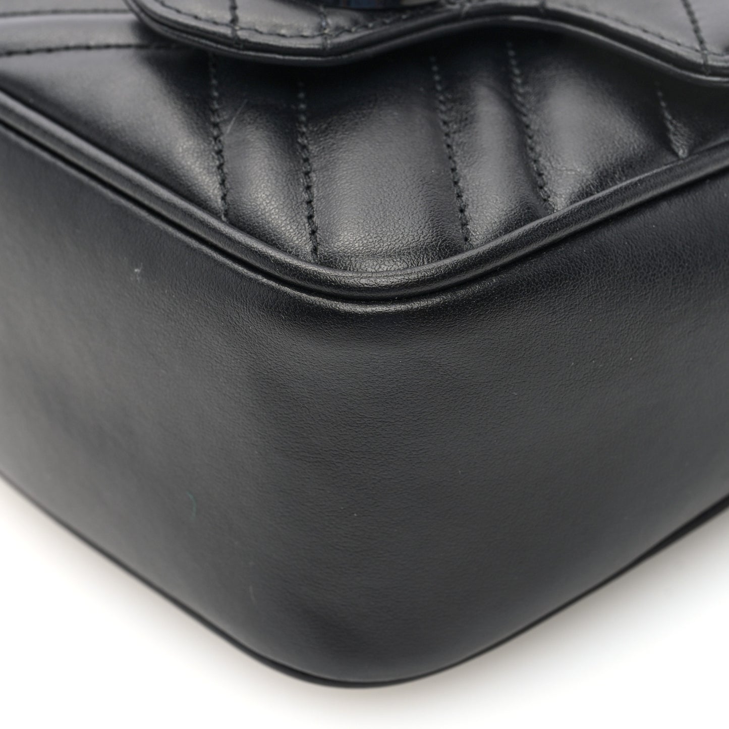 Calfskin Matelasse Monochrome GG Marmont Chain Mini Belt Bag Black
