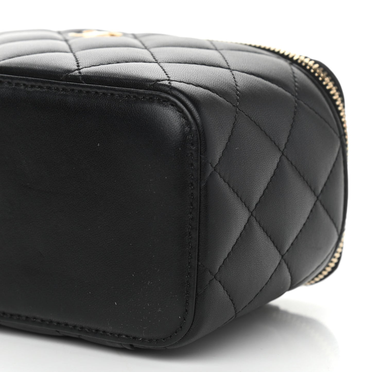Lambskin Quilted Small Pearl Crush Vanity Case With Chain Black