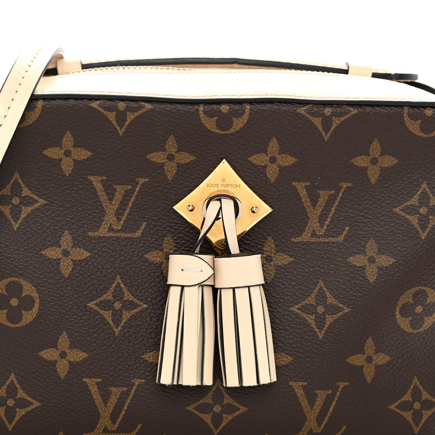 Monogram Saintonge Creme